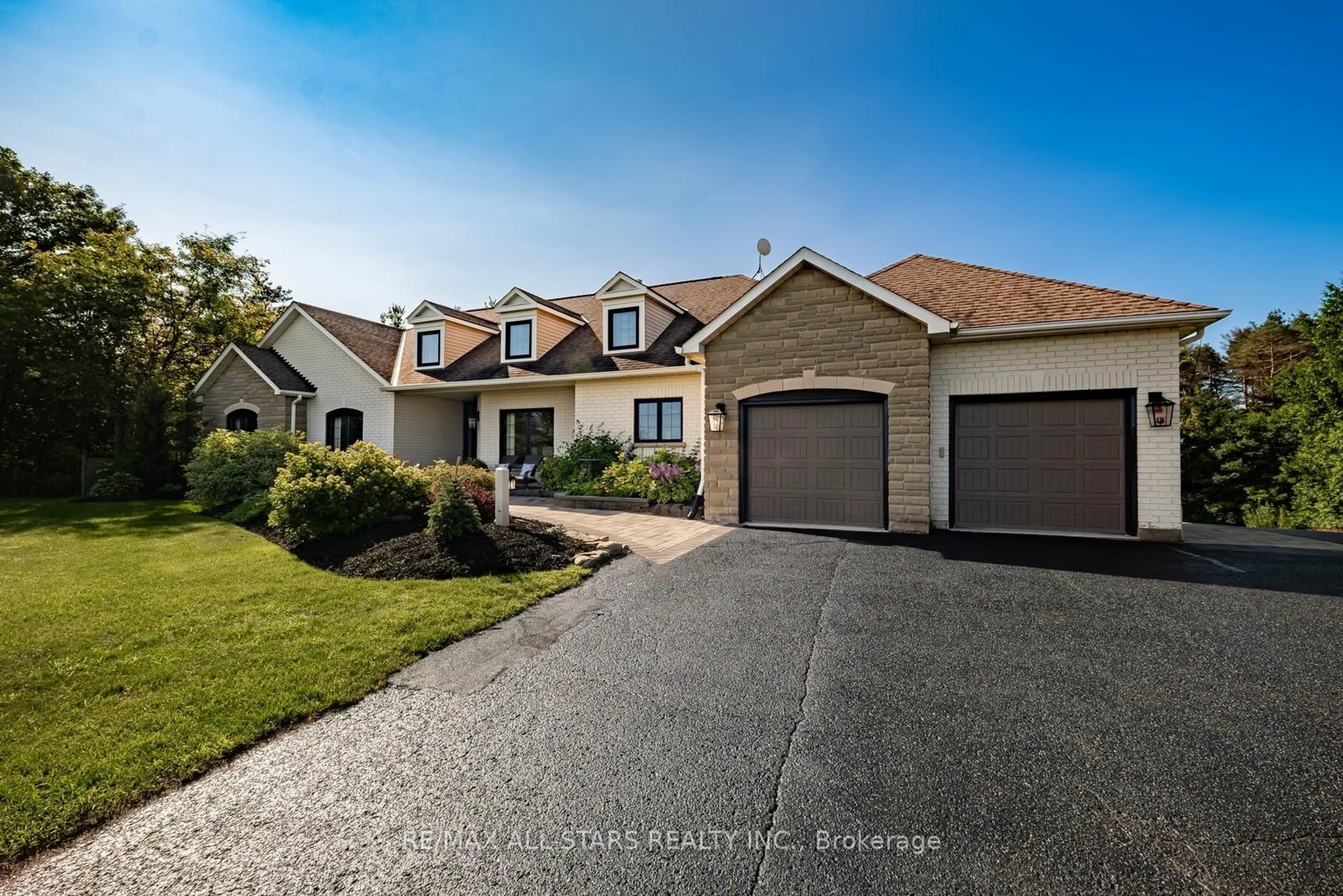 A pic from outside/outdoor area/front of a property/back of a property/a pic from drone, street for 485 Goodwood Rd, Uxbridge Ontario L9P 0N5