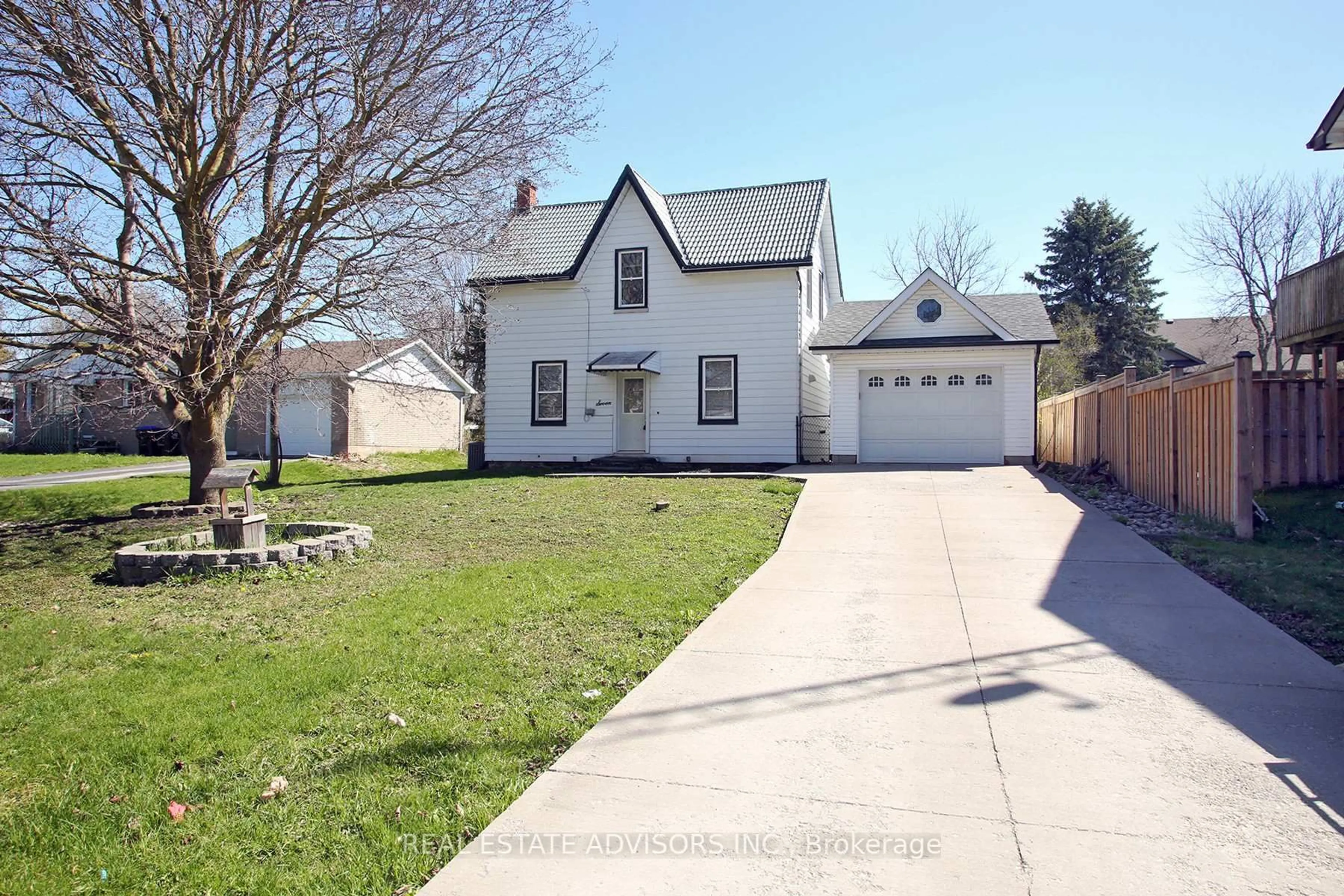 Unknown for 7 Elizabeth St, Innisfil Ontario L0L 1L0