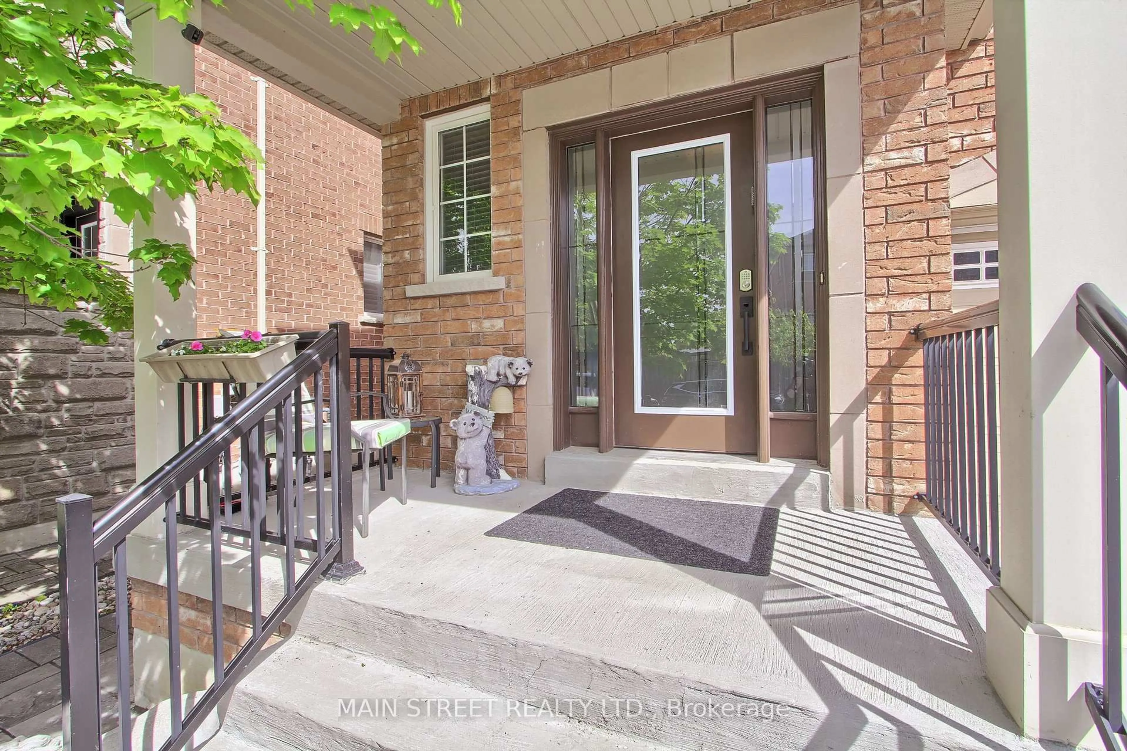 Indoor entryway for 6 Amstel Ave, Richmond Hill Ontario L4E 0P9