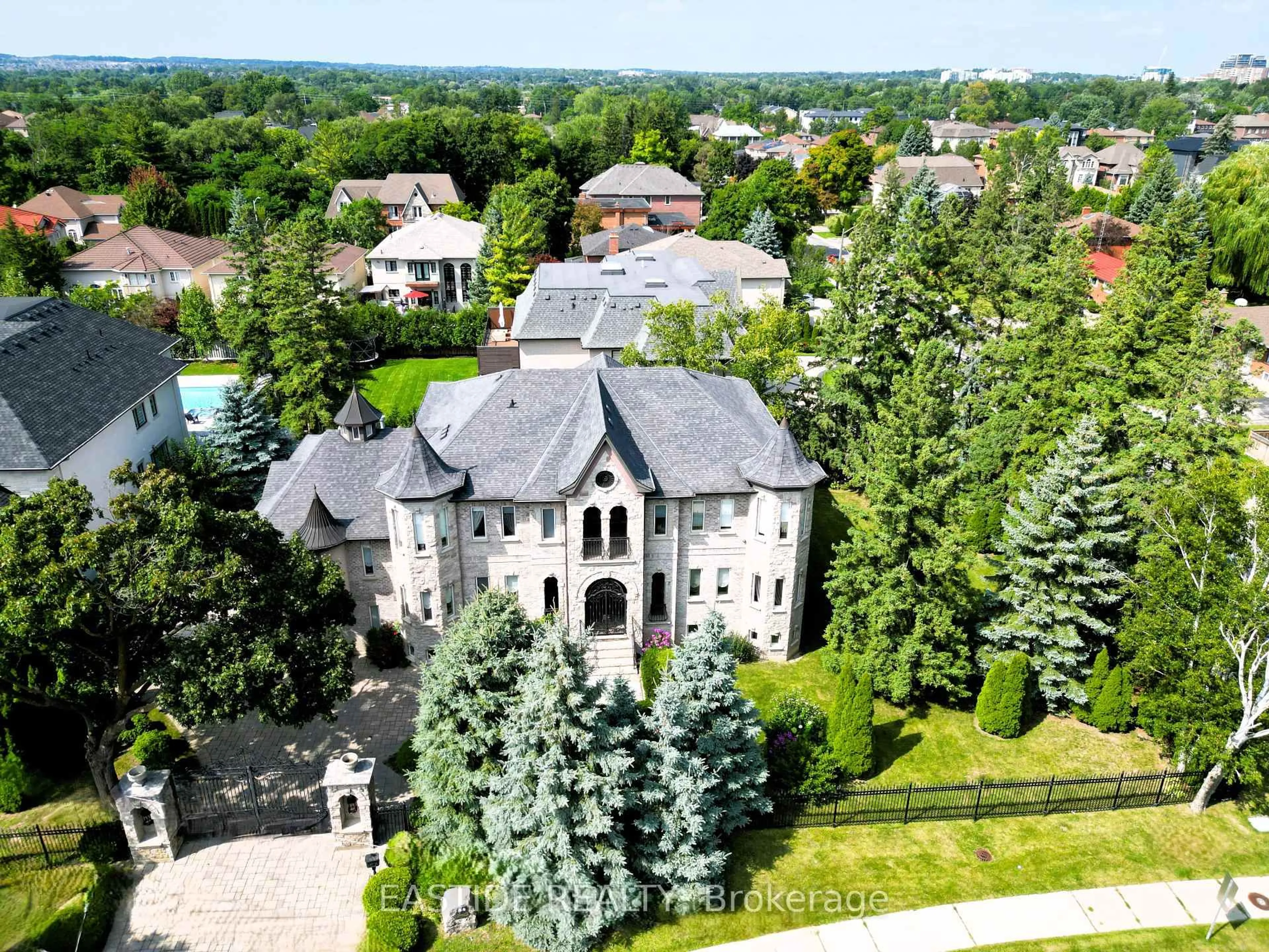 A pic from outside/outdoor area/front of a property/back of a property/a pic from drone, unknown for 54 Maryvale Cres, Richmond Hill Ontario L4C 6P8