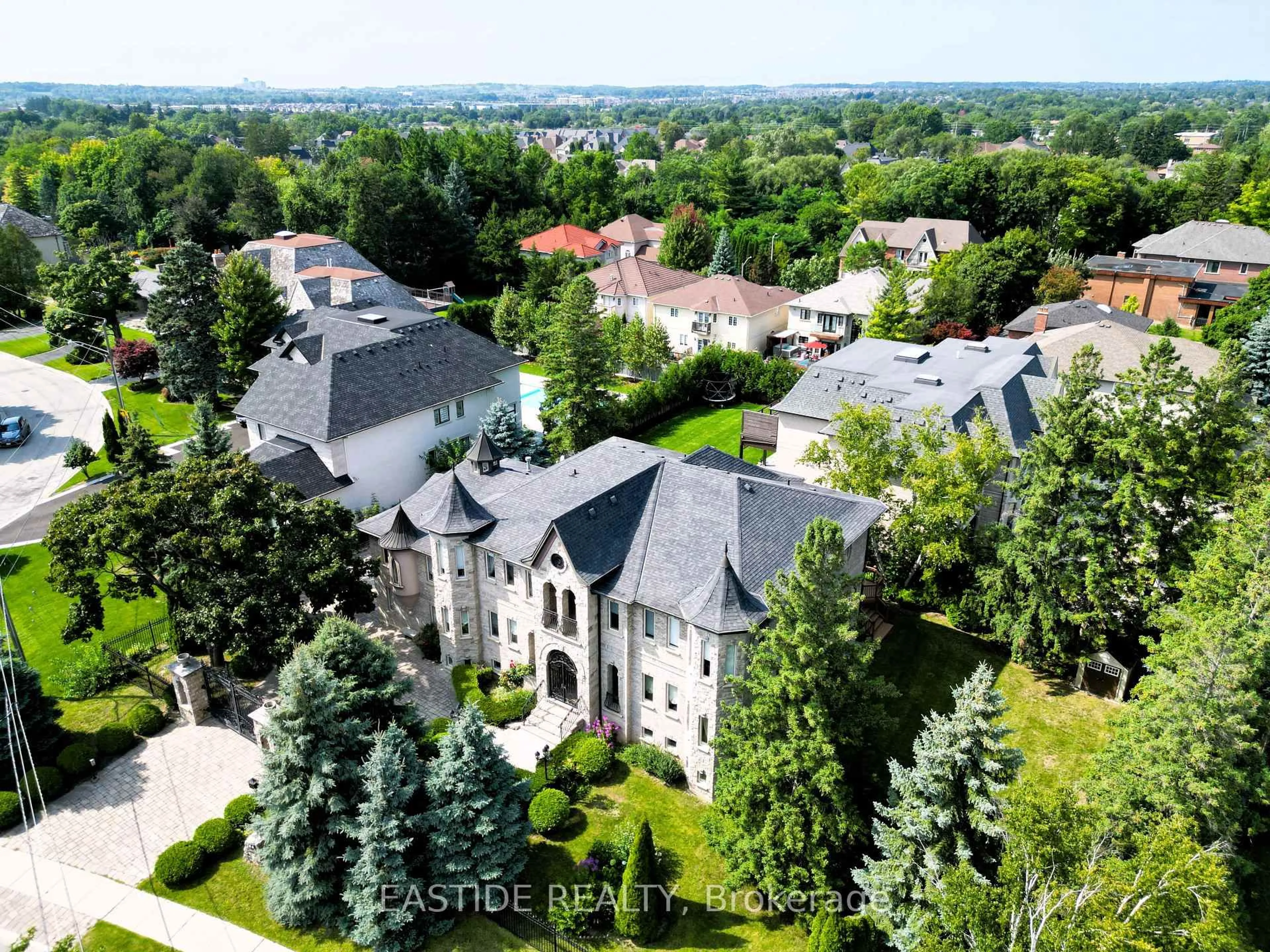 A pic from outside/outdoor area/front of a property/back of a property/a pic from drone, city buildings view from balcony for 54 Maryvale Cres, Richmond Hill Ontario L4C 6P8