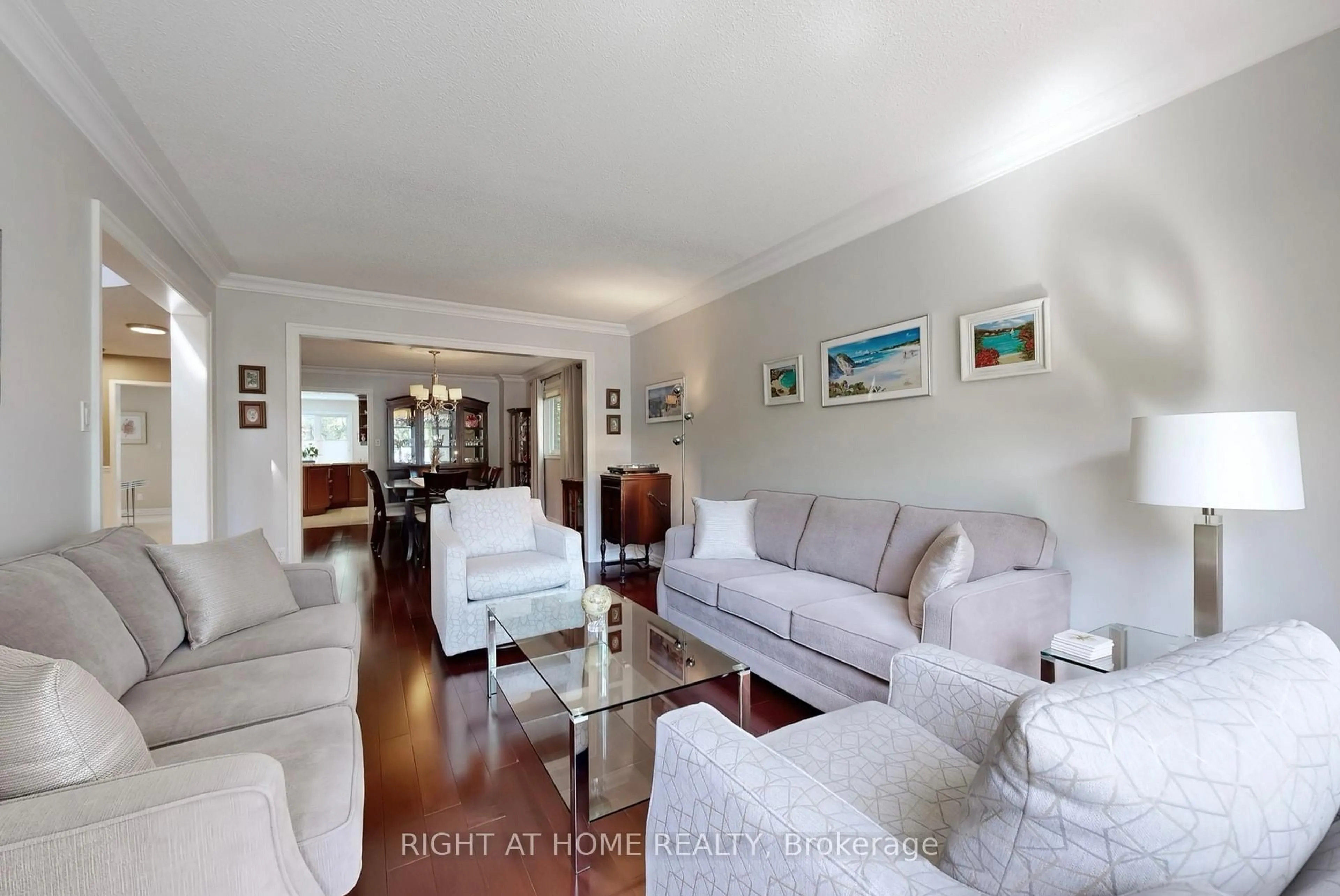 Living room with furniture, unknown for 40 Castleridge Dr, Richmond Hill Ontario L4B 1P8