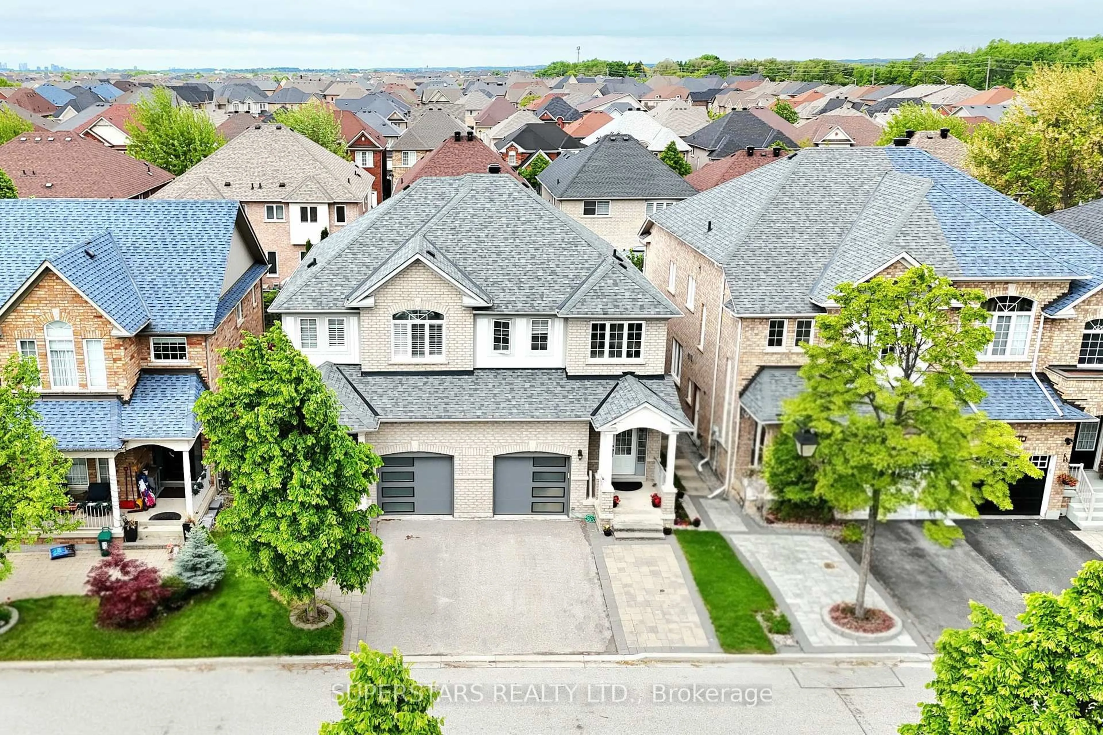 A pic from outside/outdoor area/front of a property/back of a property/a pic from drone, street for 50 Macadam Rd, Markham Ontario L6E 2C1