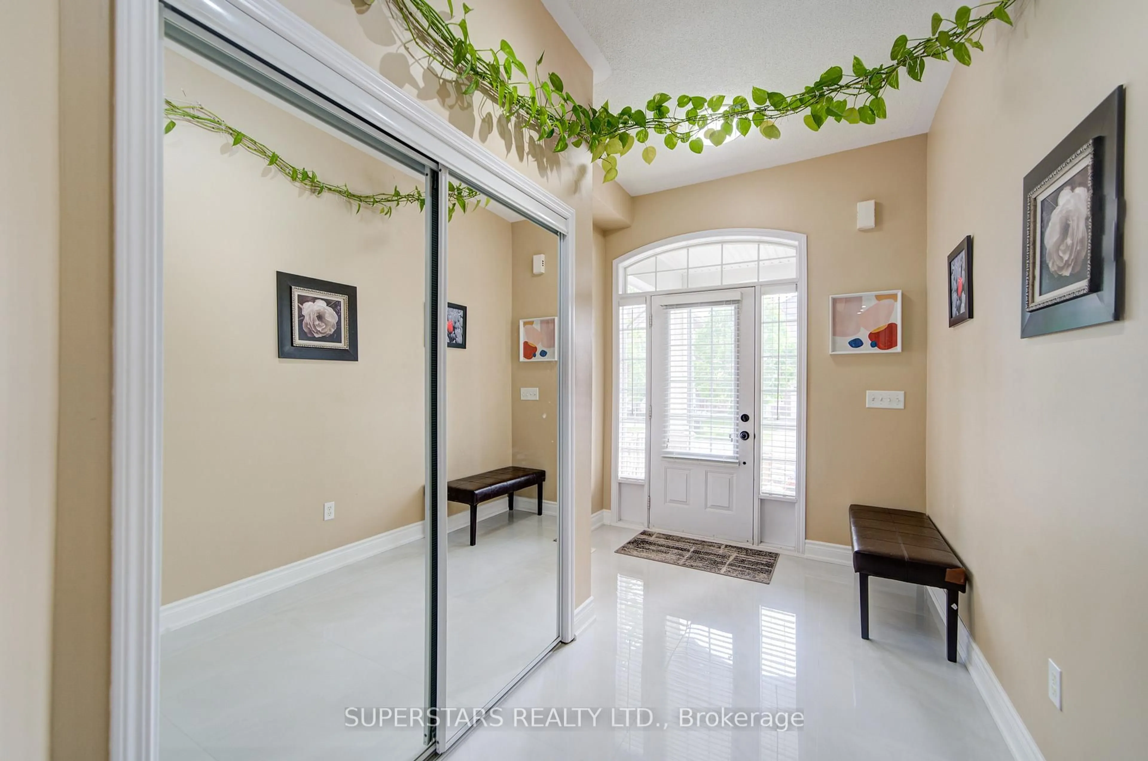 Indoor entryway for 50 Macadam Rd, Markham Ontario L6E 2C1