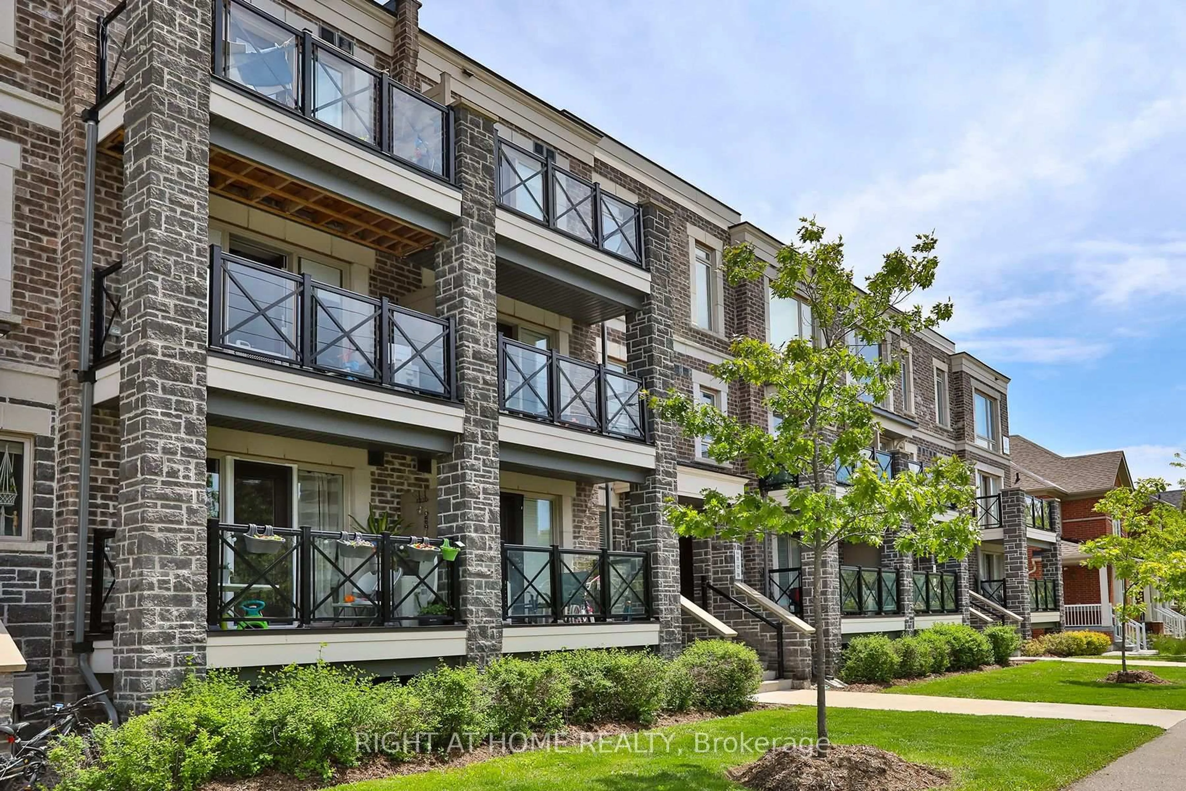 Patio, building for 2 Dunsheath Way #115, Markham Ontario L6B 1N3