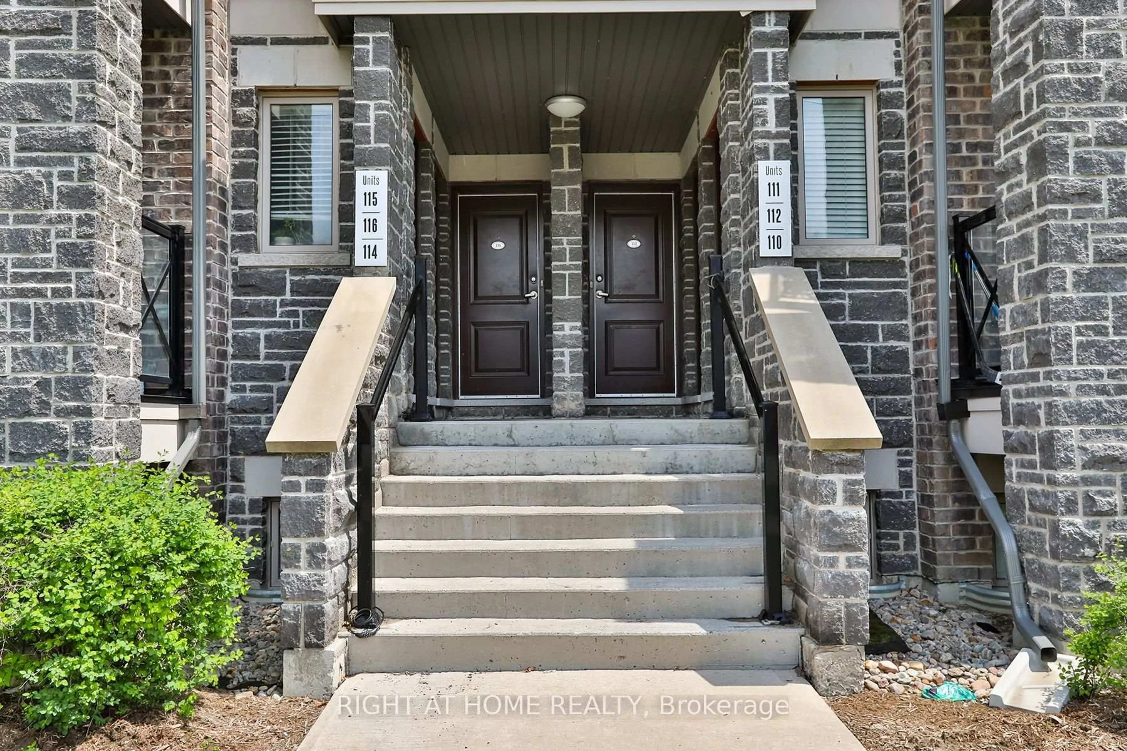 Indoor entryway for 2 Dunsheath Way #115, Markham Ontario L6B 1N3