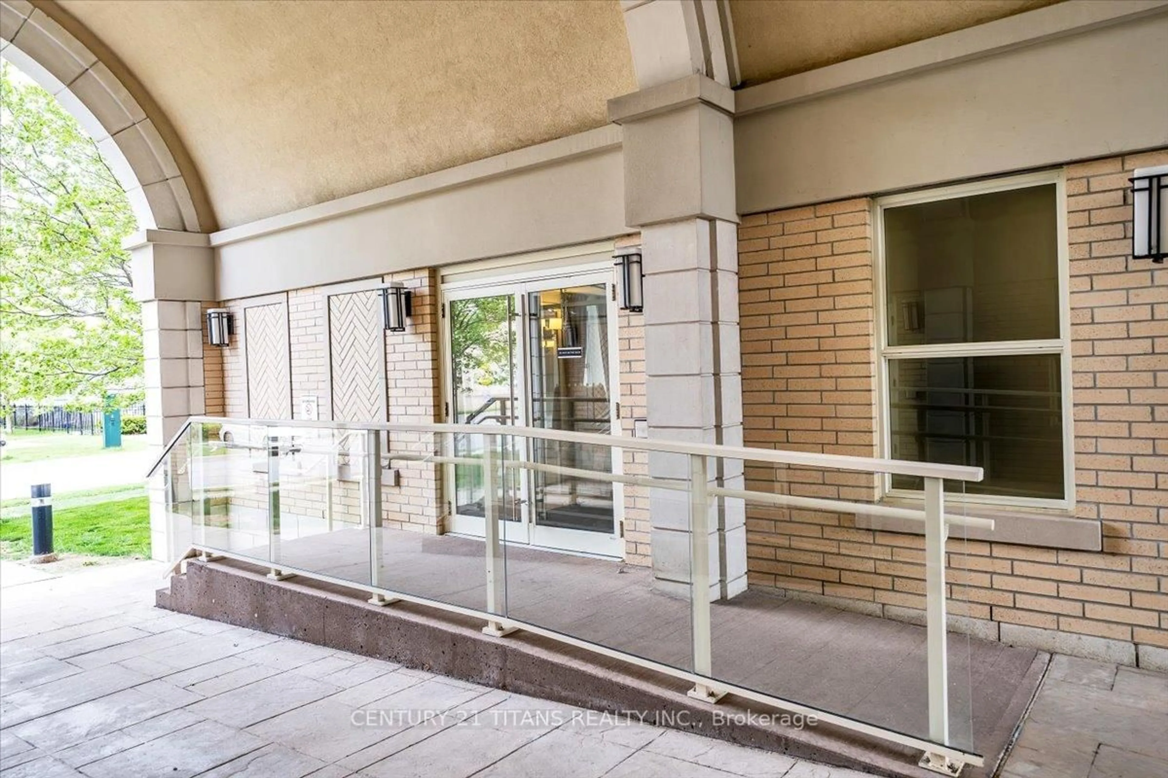 Indoor foyer for 28 Prince Regent St #327, Markham Ontario L6C 0V5