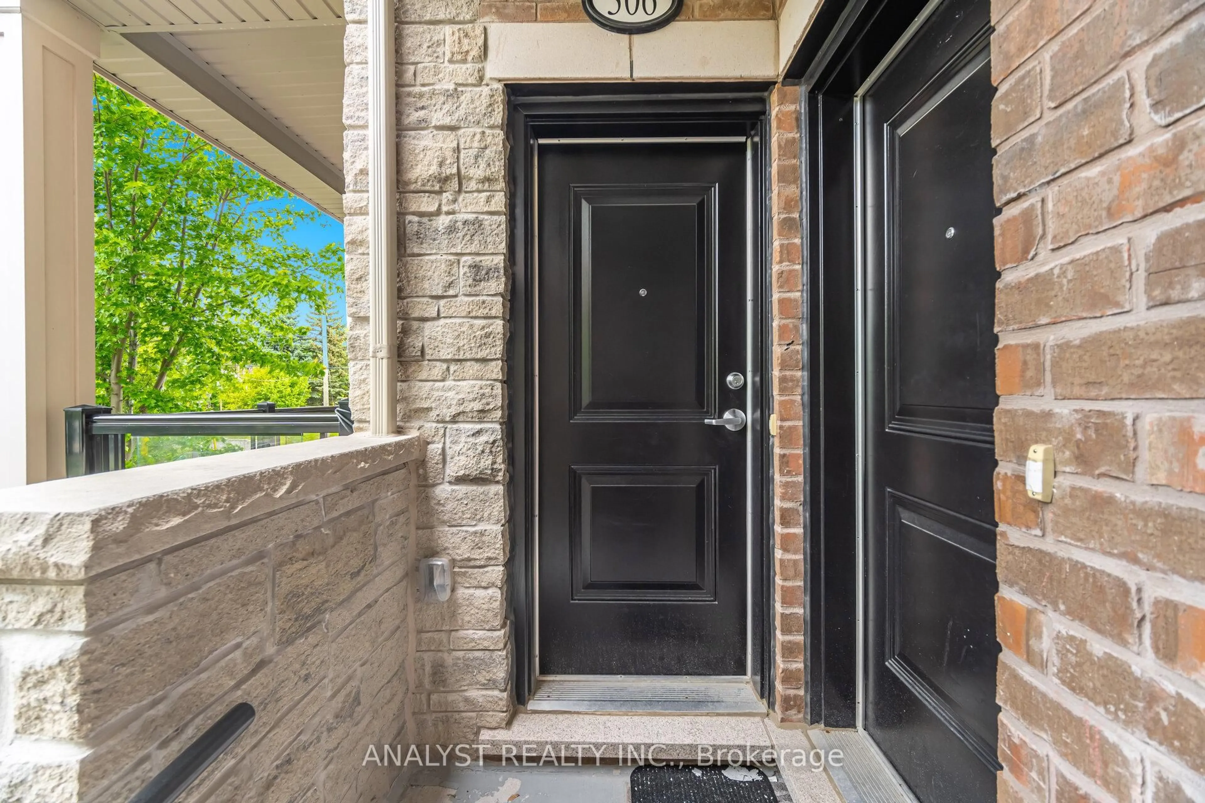 Indoor entryway for 199 Pine Grove Rd #306, Vaughan Ontario L4L 0H8