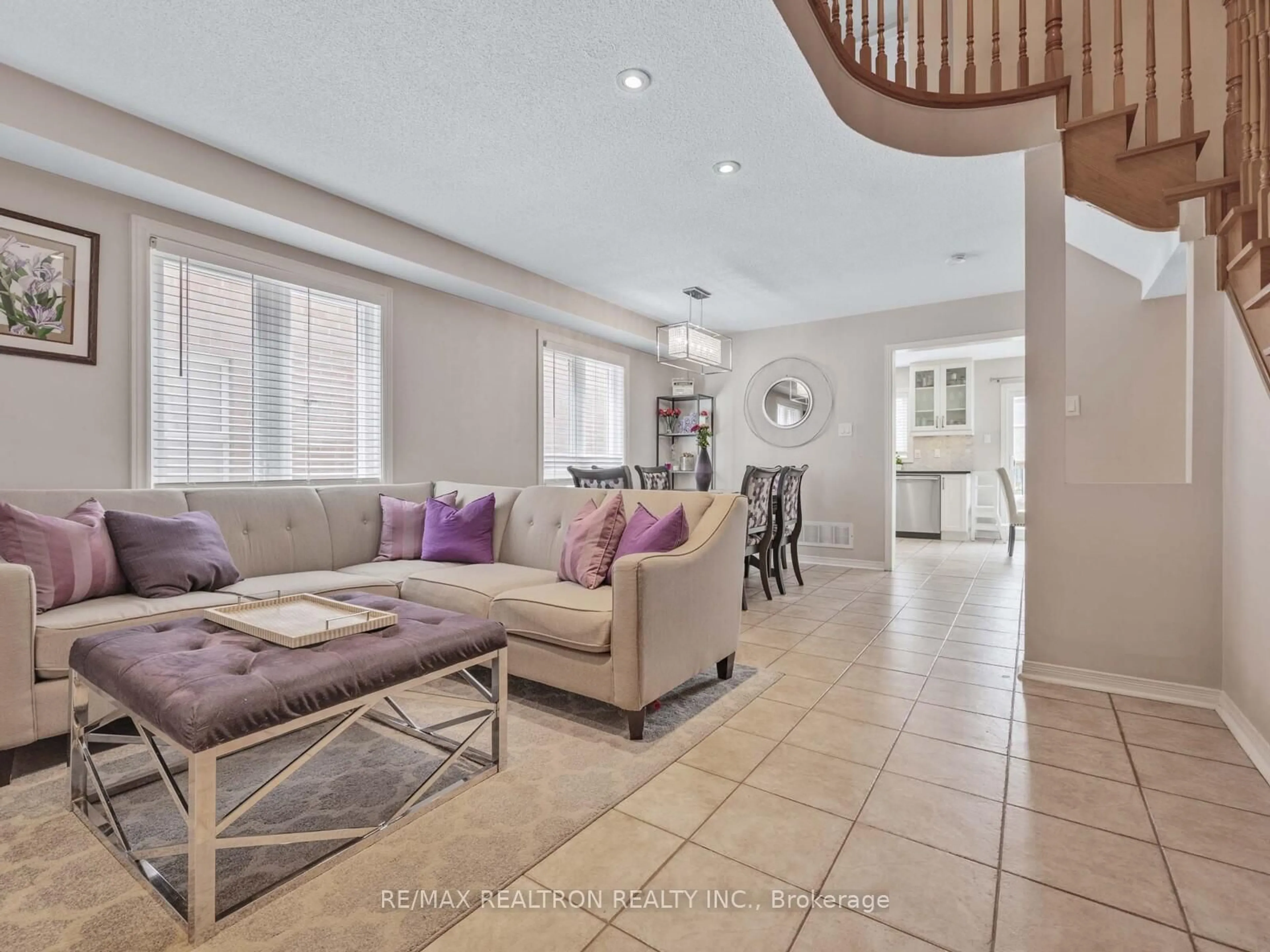 Living room with furniture, ceramic/tile floor for 86 Marathon Ave, Vaughan Ontario L4K 5G5