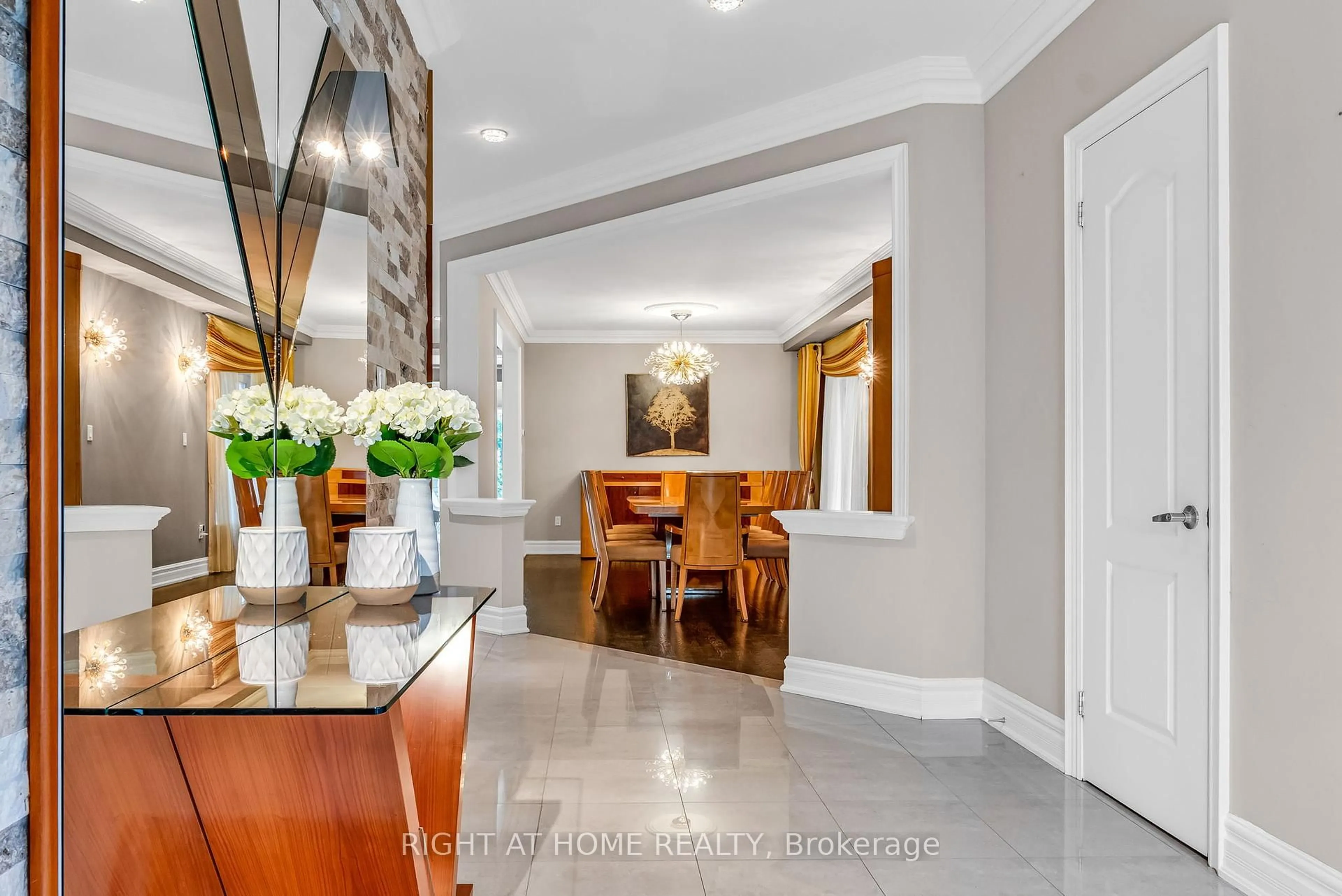 Indoor entryway for 29 Pinewood Dr, Vaughan Ontario L4J 5P4