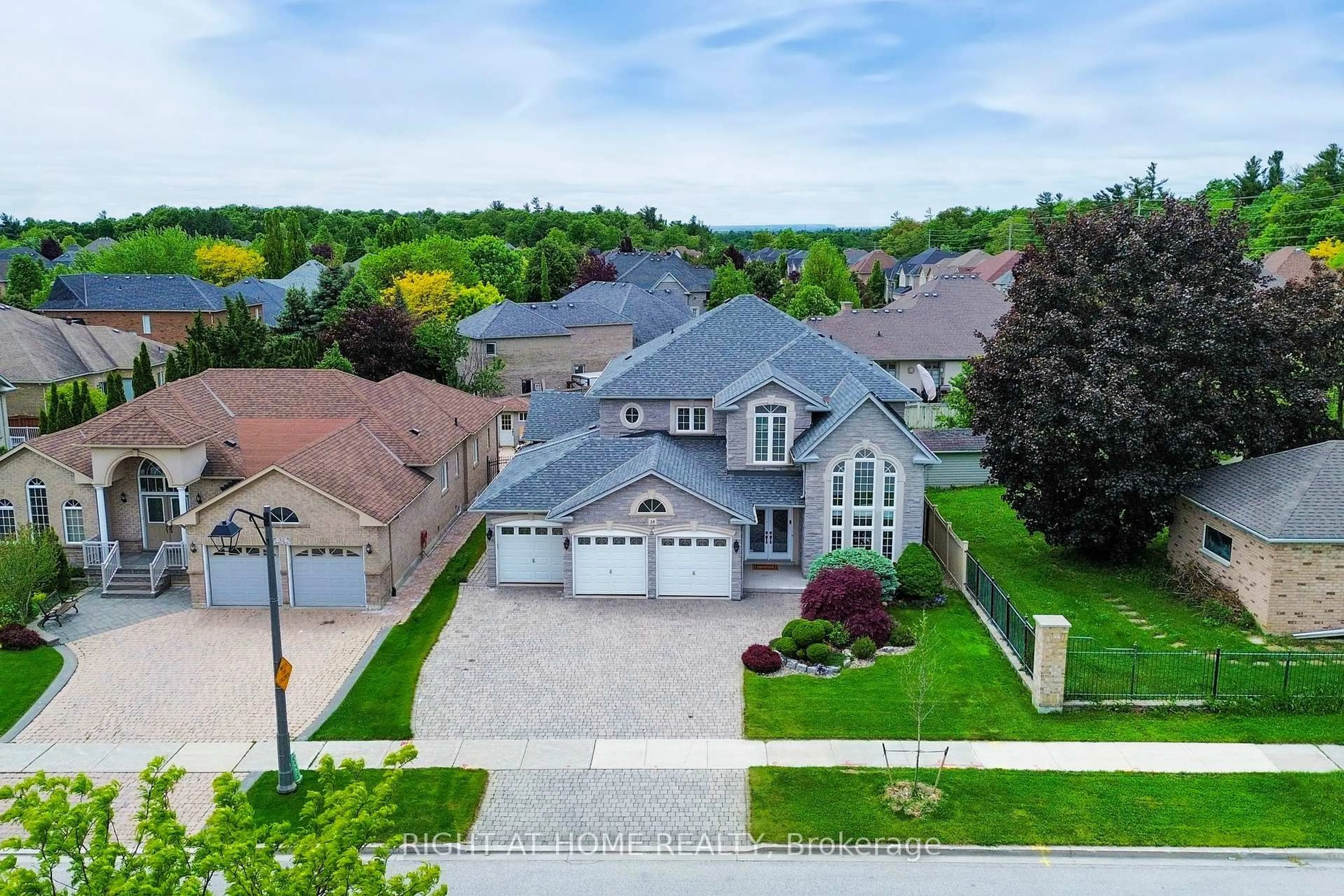 A pic from outside/outdoor area/front of a property/back of a property/a pic from drone, street for 28 Babak Blvd, Vaughan Ontario L4L 9A5
