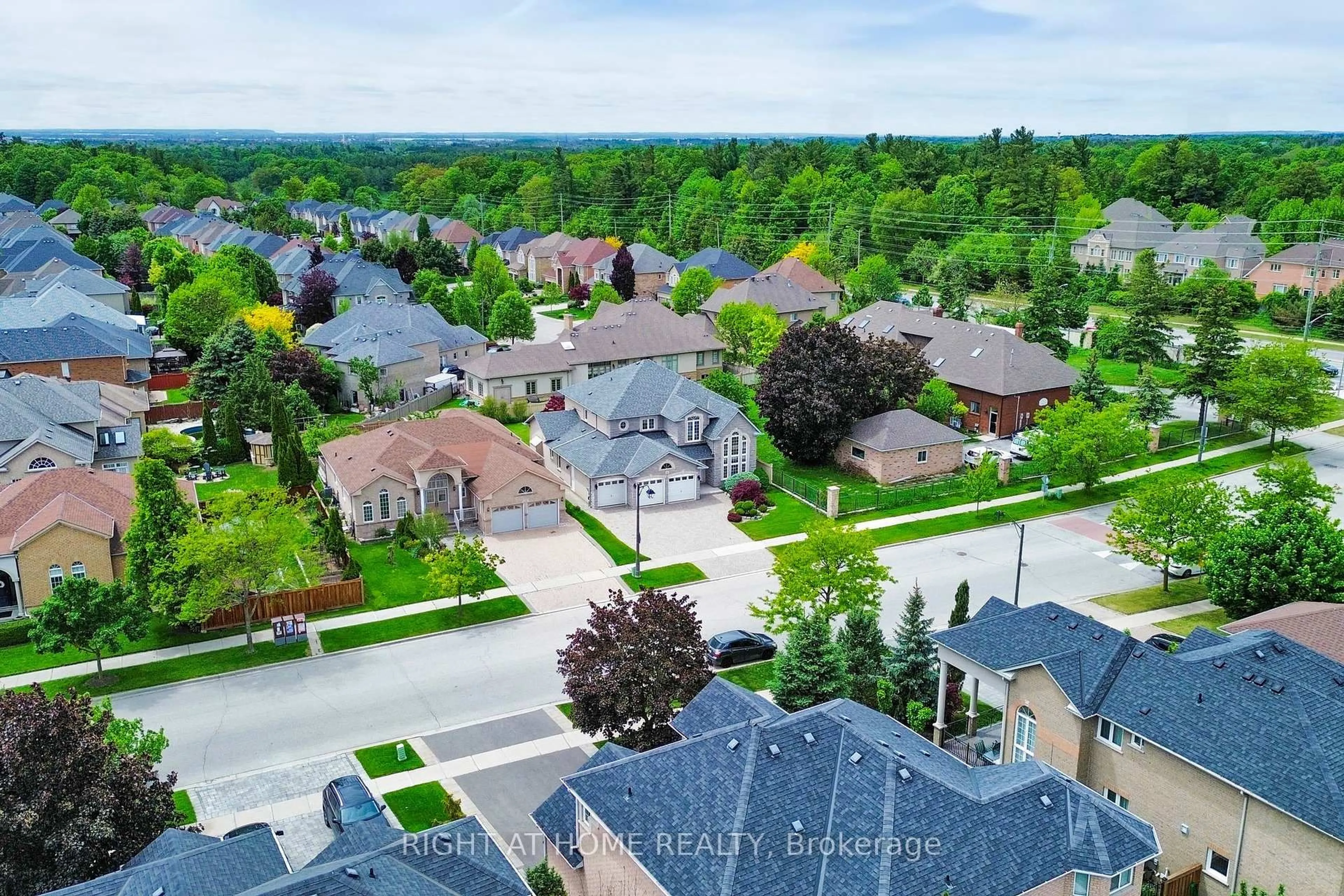 A pic from outside/outdoor area/front of a property/back of a property/a pic from drone, street for 28 Babak Blvd, Vaughan Ontario L4L 9A5