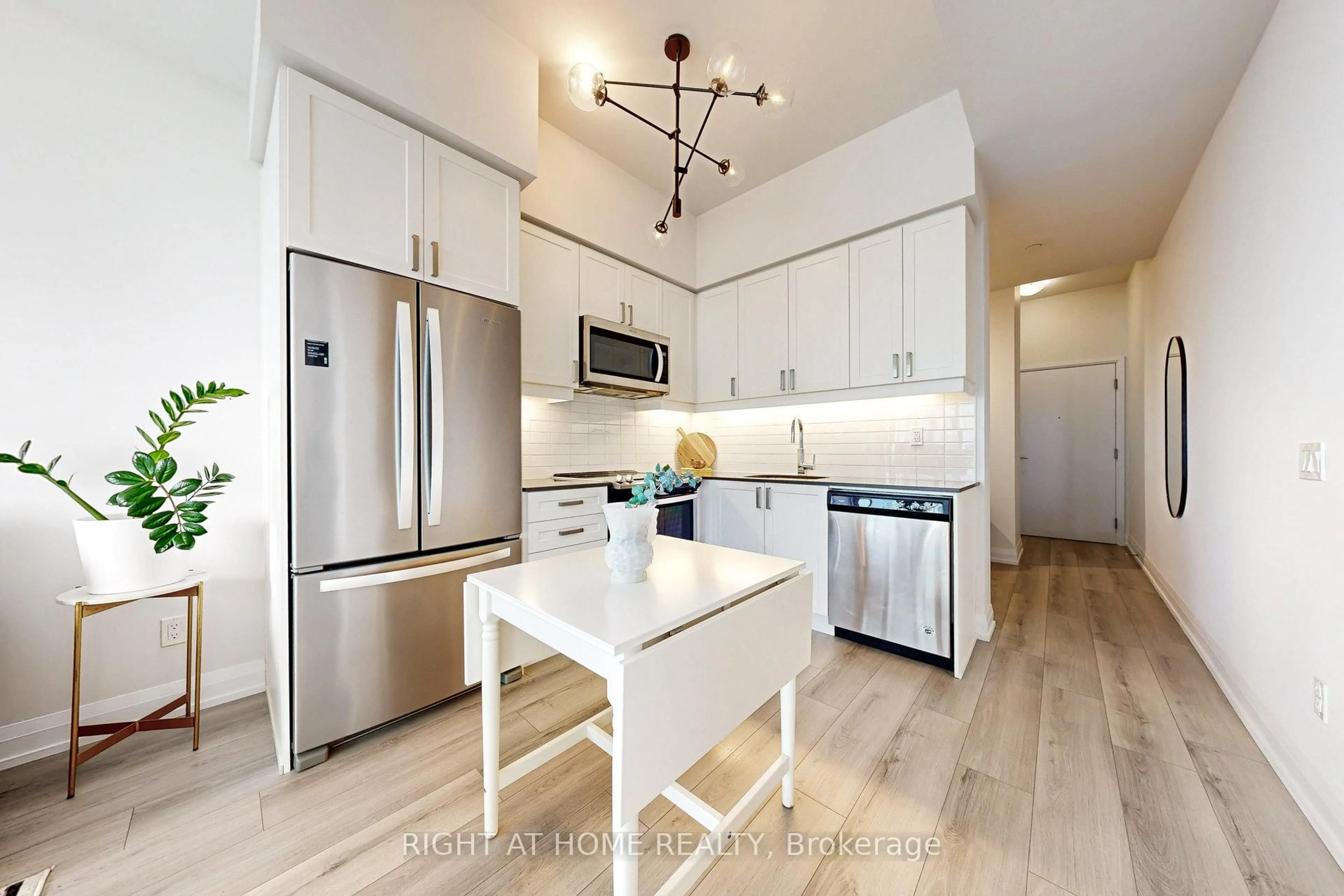 Open concept kitchen, wood/laminate floor for 7895 Jane St #907, Vaughan Ontario L4K 0K2