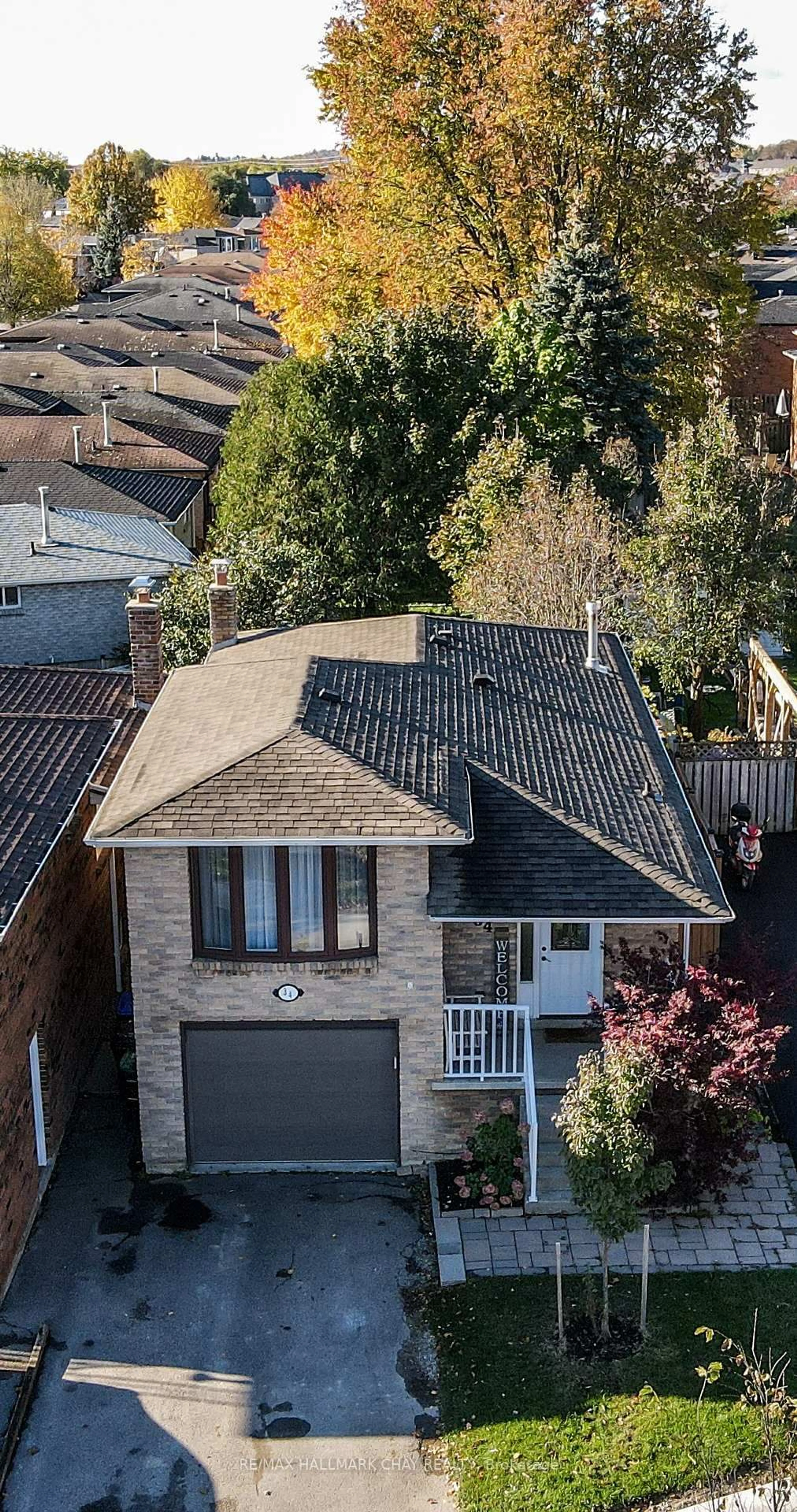 Home with brick exterior material, street for 34 Martin St, Bradford West Gwillimbury Ontario L3Z 1Z5