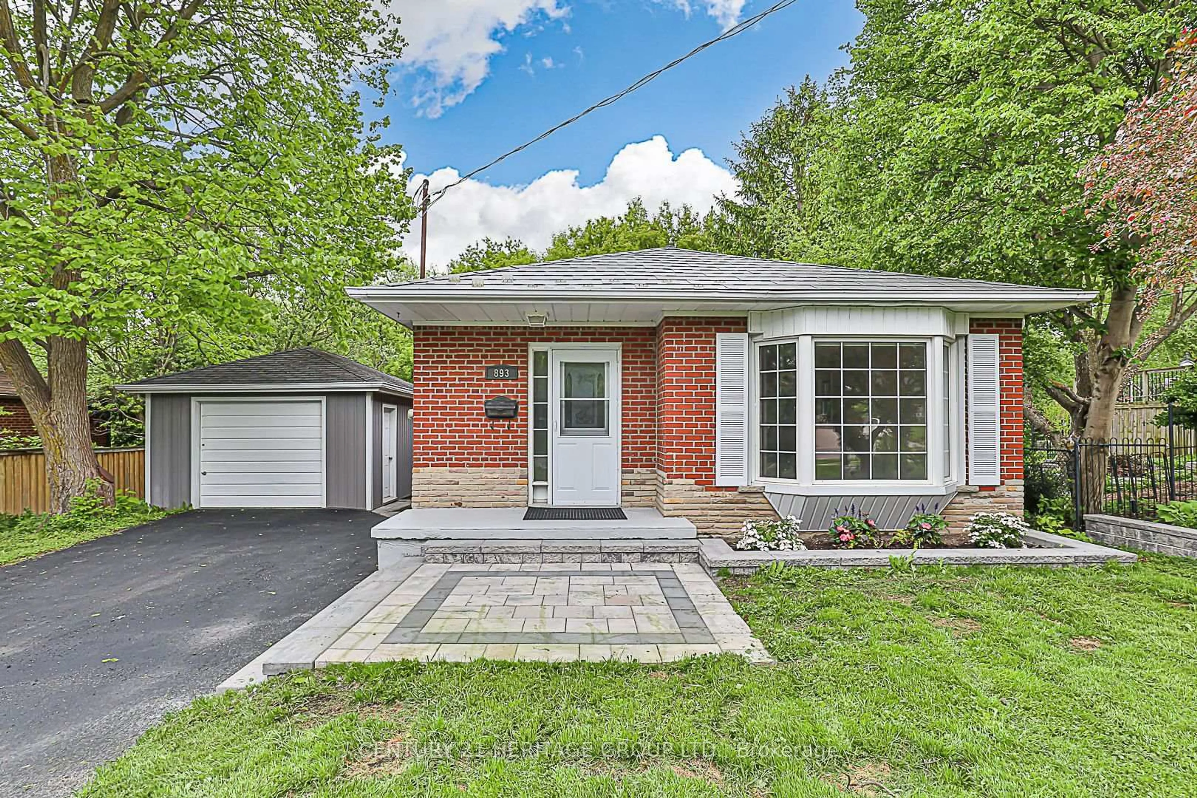 Home with brick exterior material, street for 893 Srigley St, Newmarket Ontario L3Y 1Y2