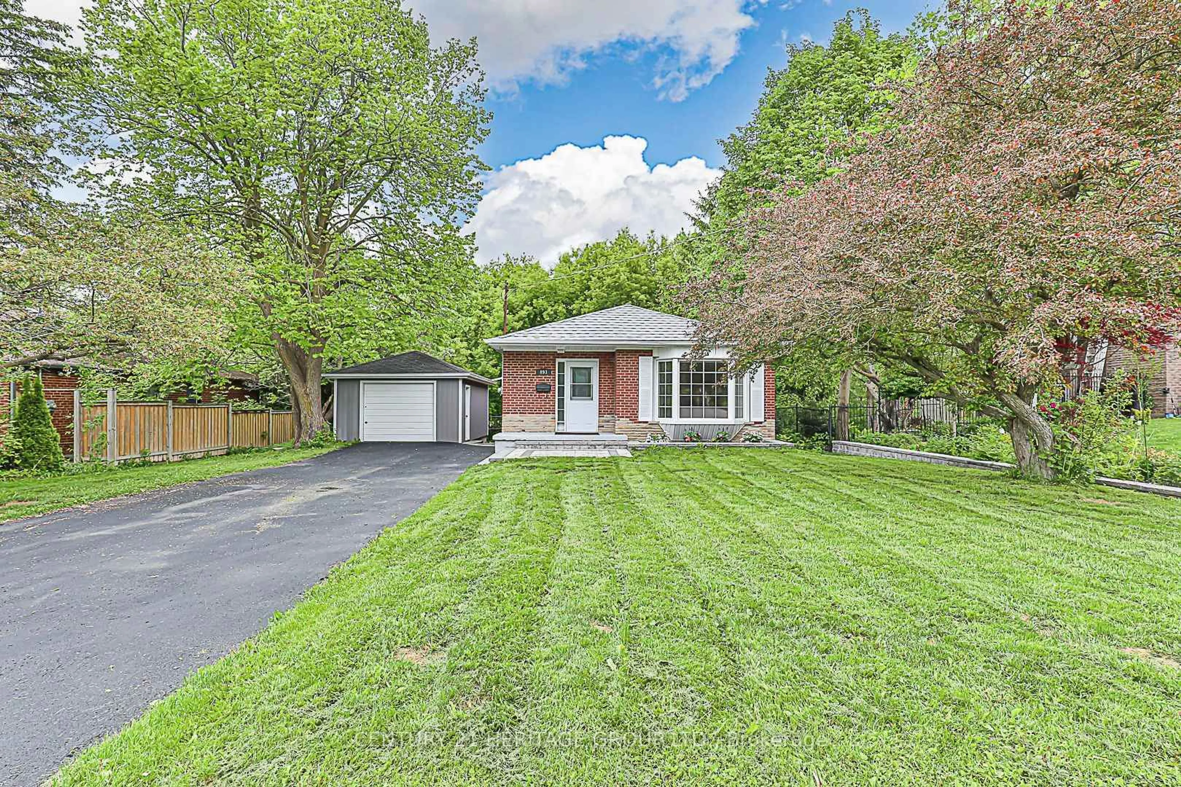Unknown for 893 Srigley St, Newmarket Ontario L3Y 1Y2