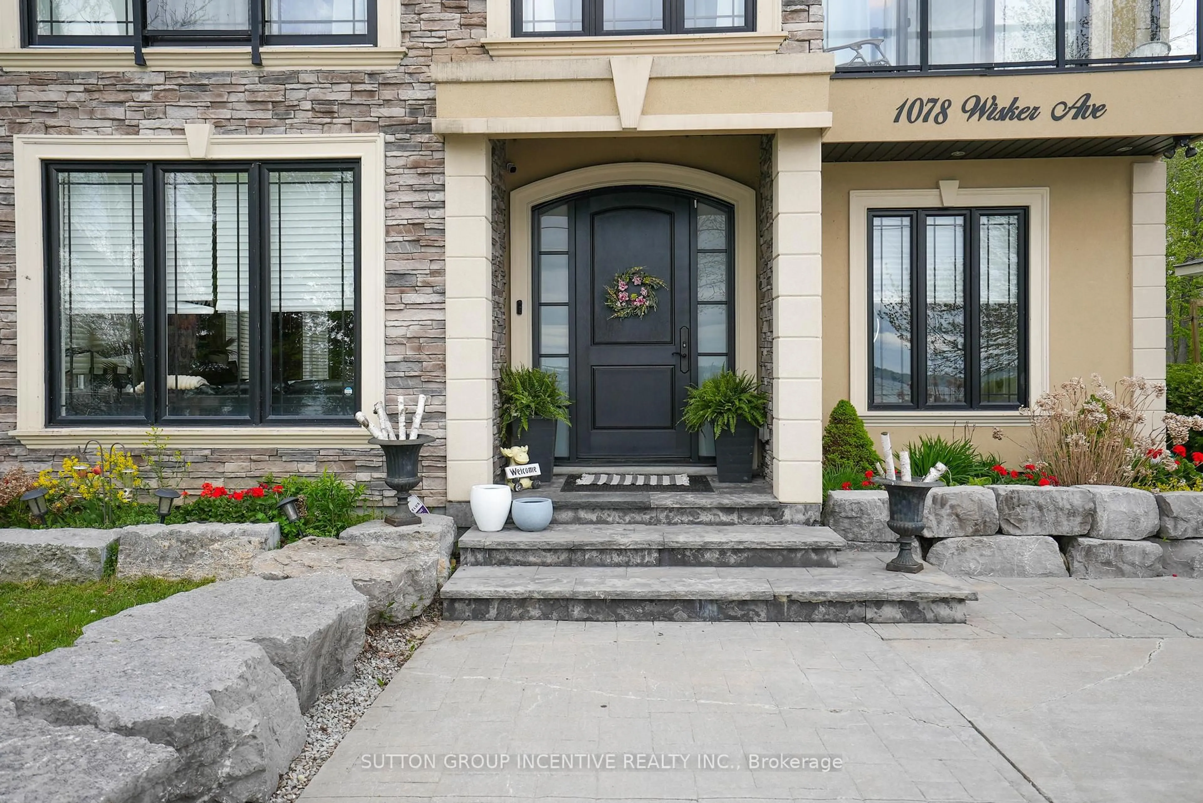 Indoor entryway for 1078 Wisker Ave, Innisfil Ontario L9S 2B3