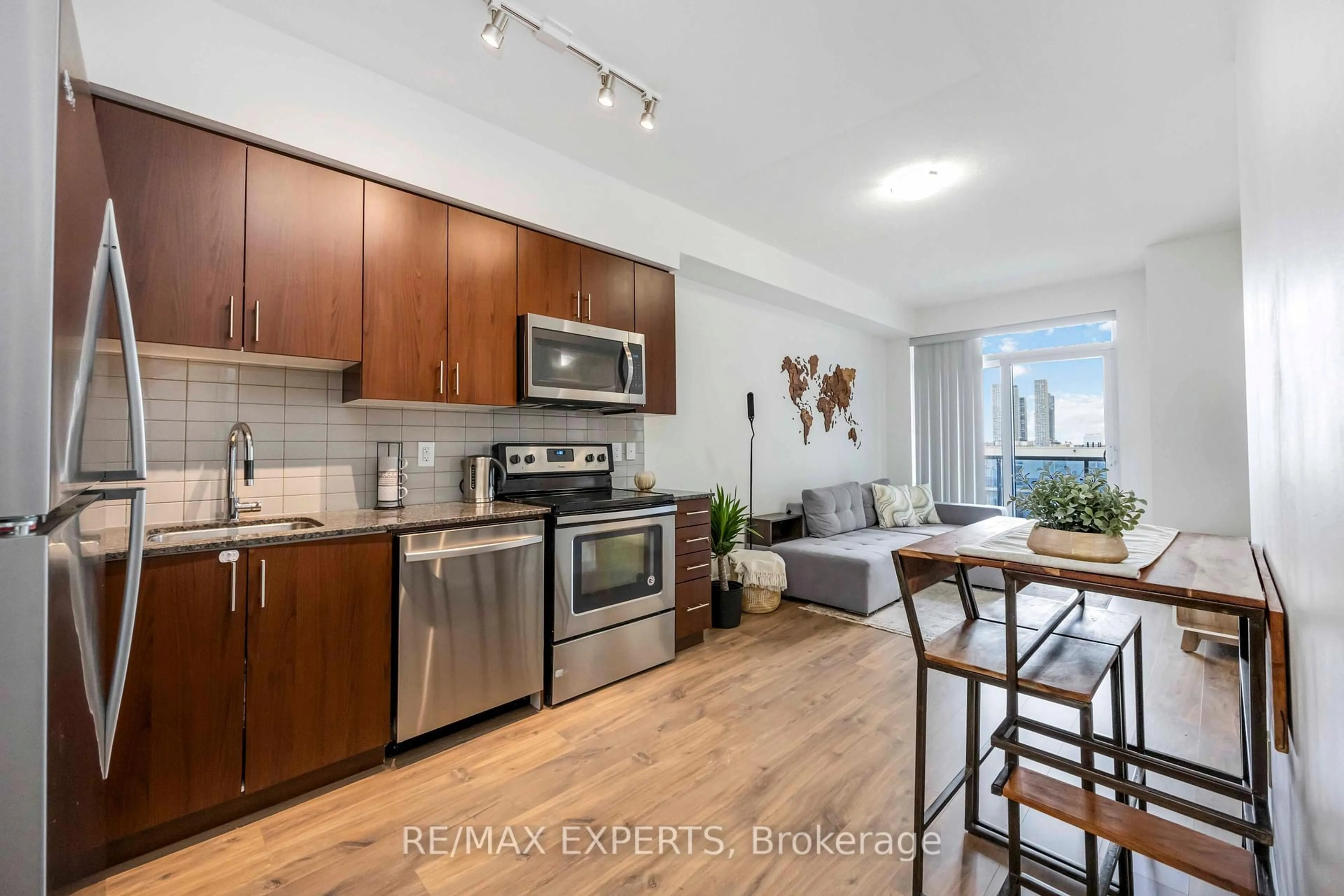 Open concept kitchen, wood/laminate floor for 3700 Highway 7 N/A #801, Vaughan Ontario L4L 1A6