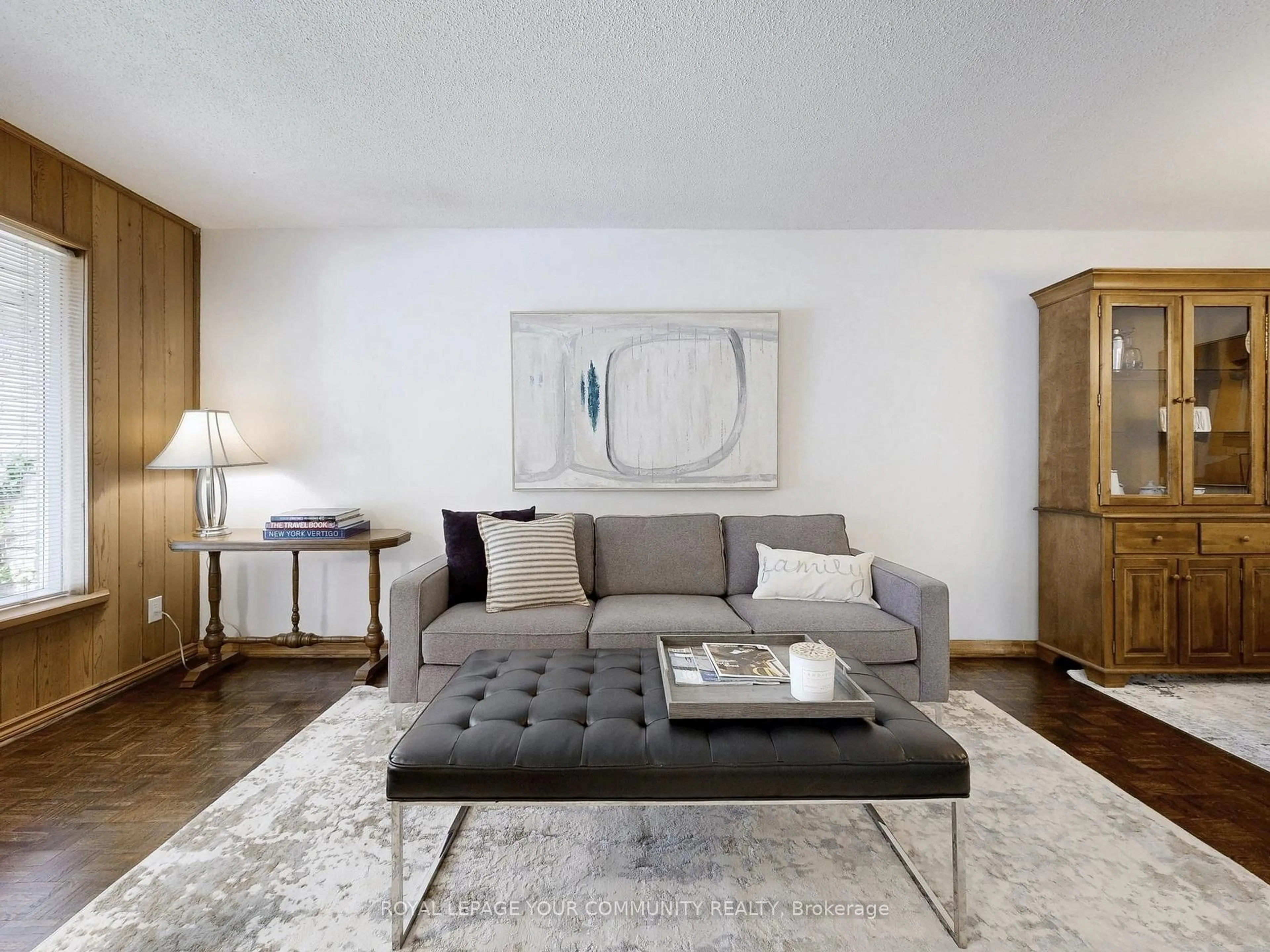 Living room with furniture, unknown for 4 Kitsilano Cres, Richmond Hill Ontario L4C 5A5
