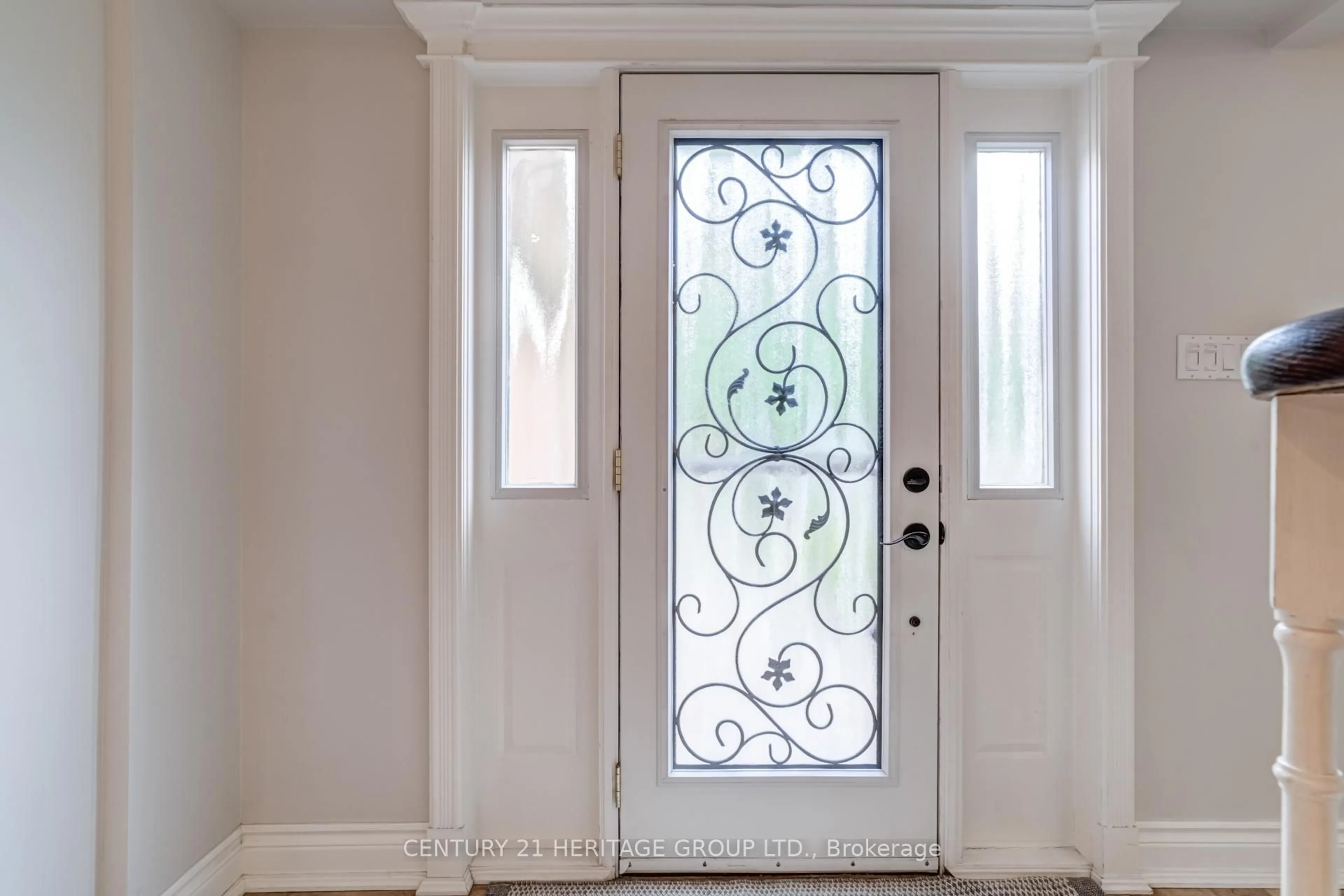 Indoor entryway for 143 John Bowser Cres, Newmarket Ontario L3Y 7N4