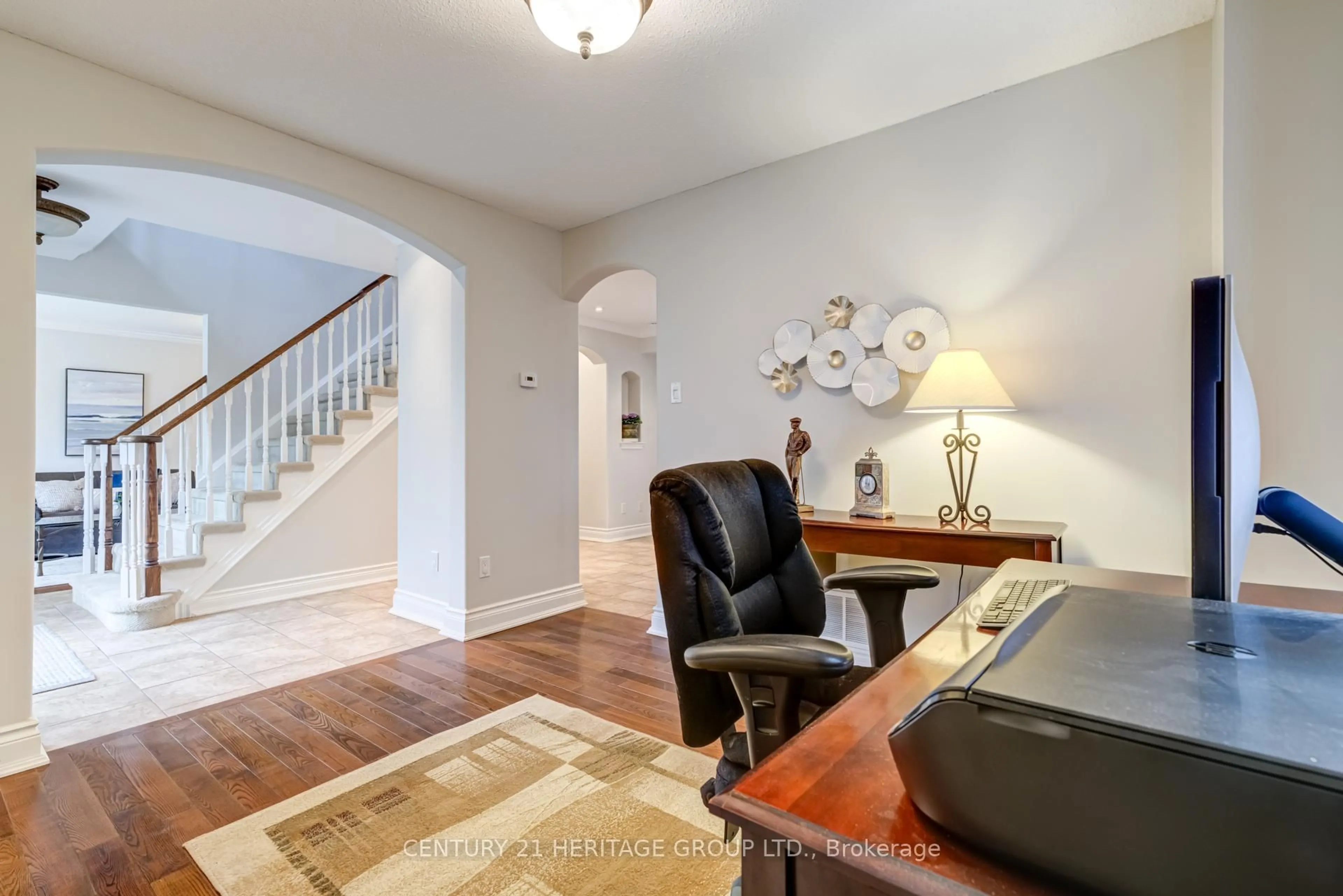 Indoor entryway for 143 John Bowser Cres, Newmarket Ontario L3Y 7N4