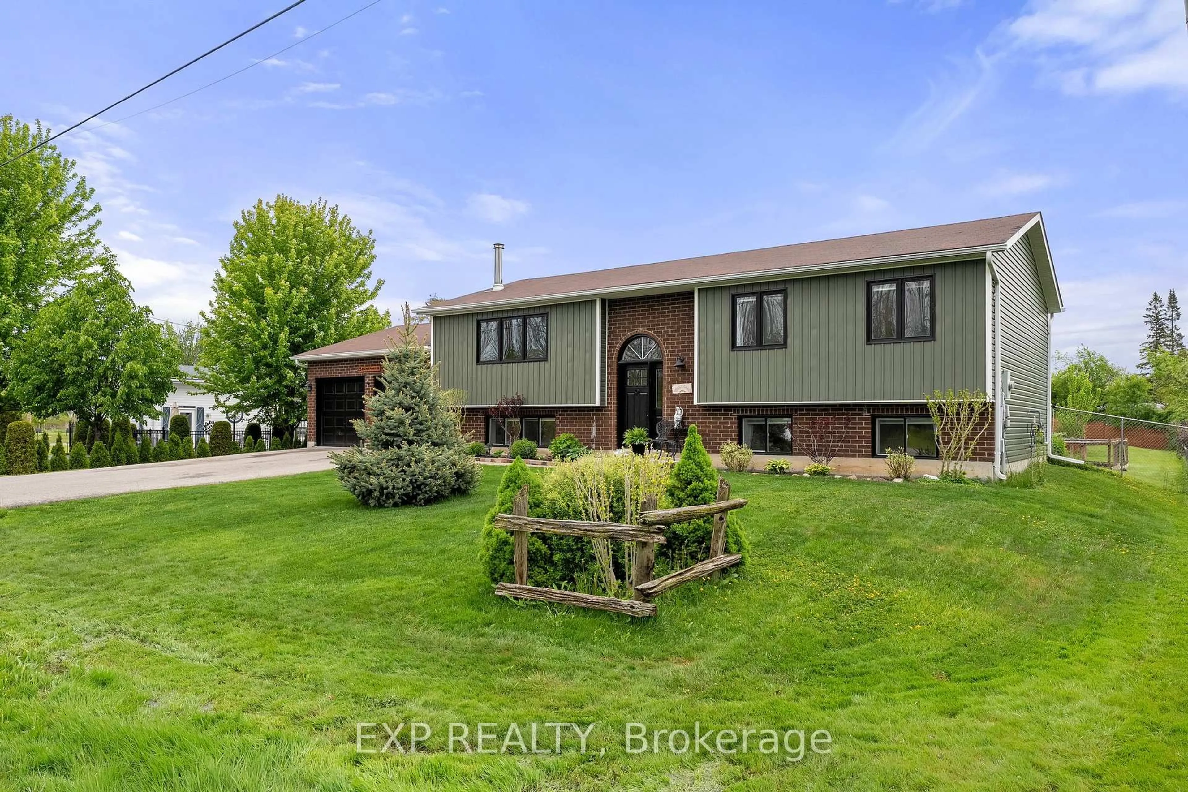 A pic from outside/outdoor area/front of a property/back of a property/a pic from drone, unknown for 25 Holmes Point Rd, Georgina Ontario L0E 1L0