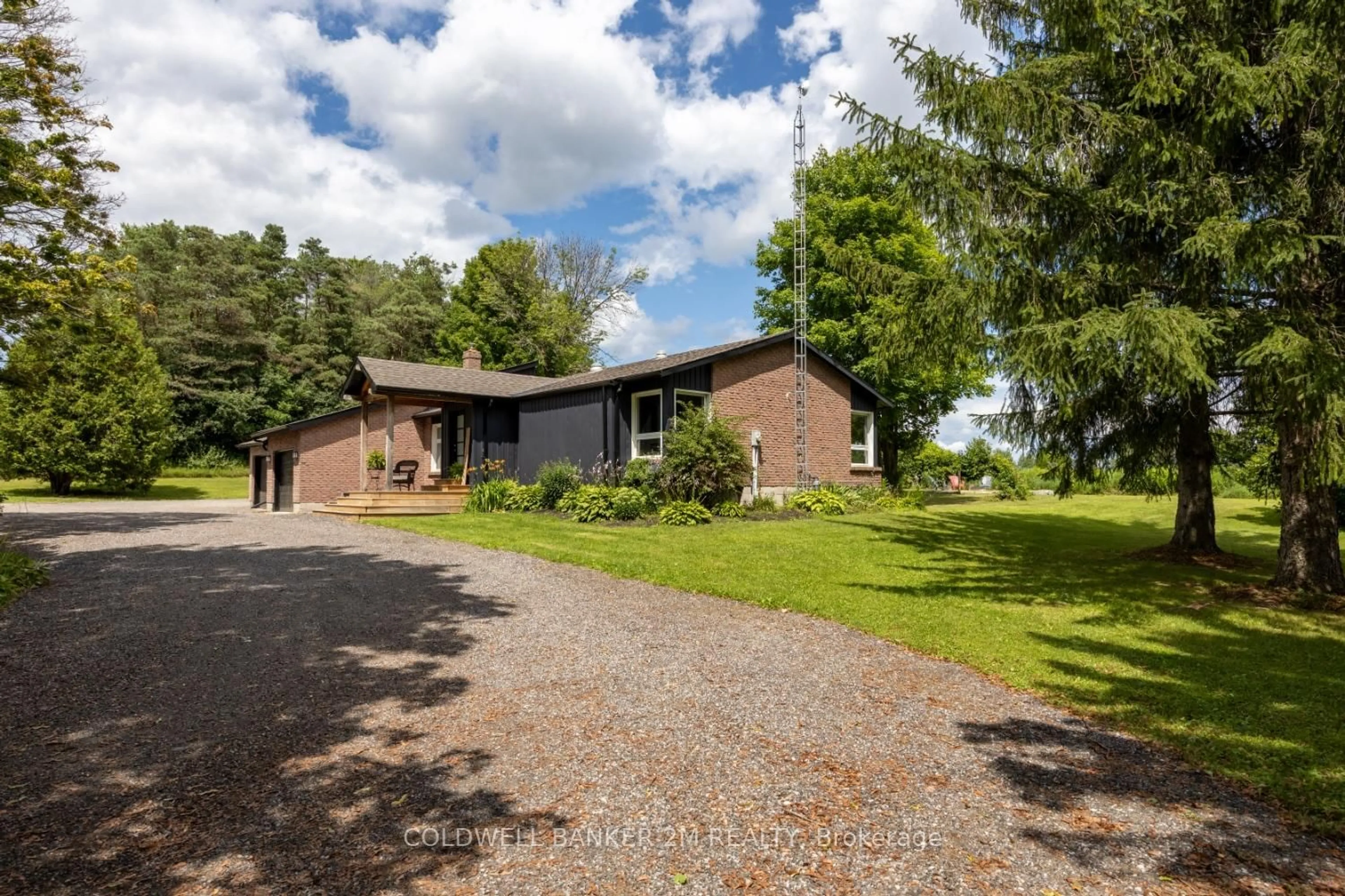 A pic from outside/outdoor area/front of a property/back of a property/a pic from drone, water/lake/river/ocean view for 7559 Lakeridge Rd, Uxbridge Ontario L9P 1R3