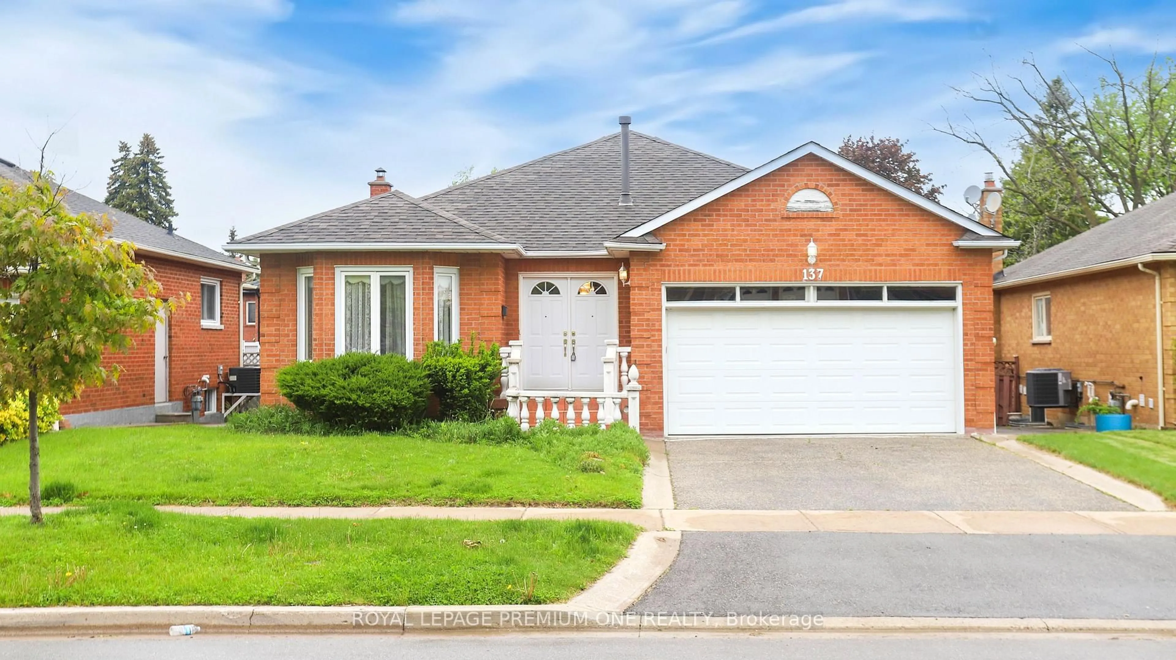 Home with brick exterior material, street for 137 Findhorn Cres, Vaughan Ontario L6A 1M3