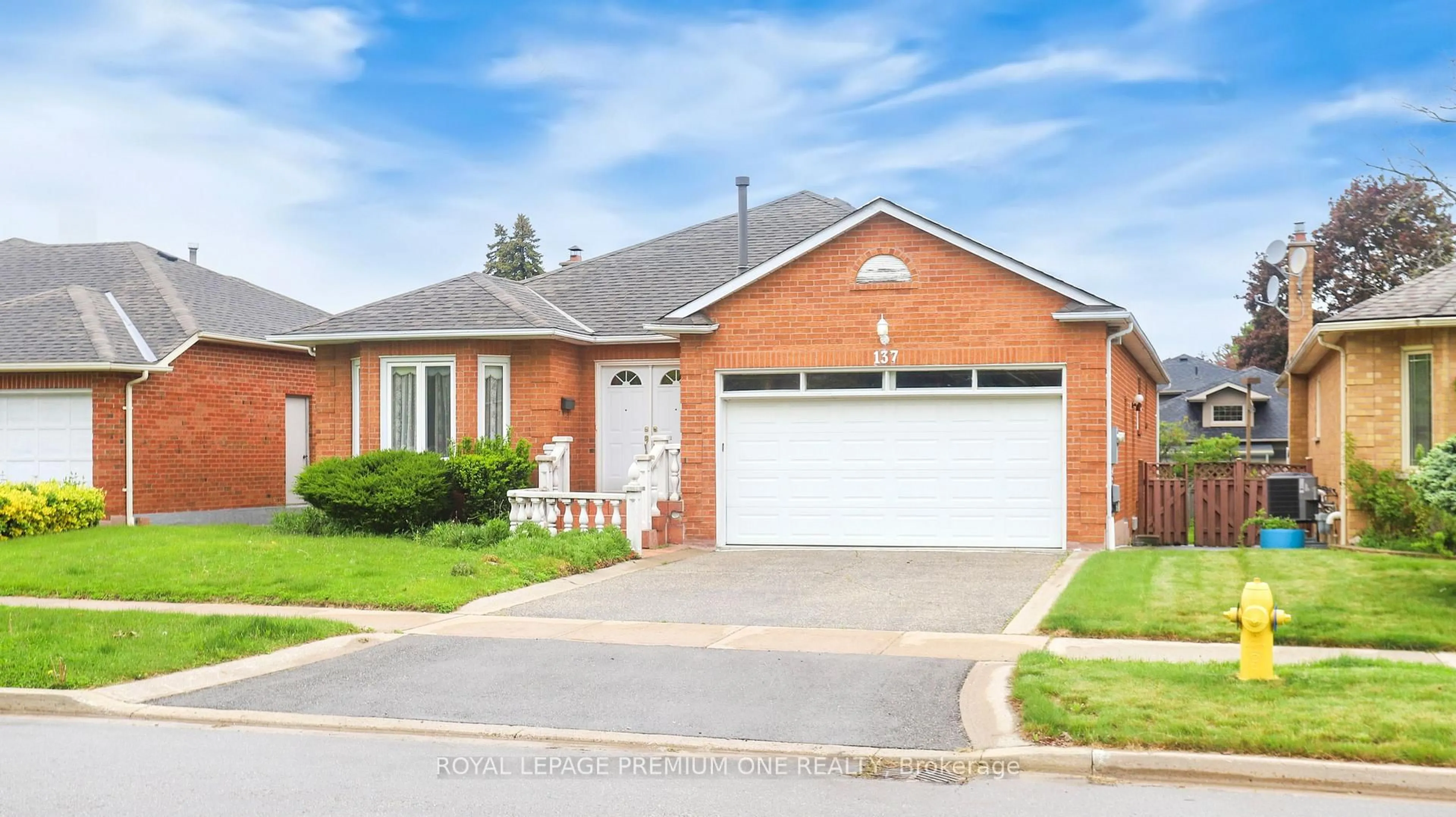 Home with brick exterior material, street for 137 Findhorn Cres, Vaughan Ontario L6A 1M3