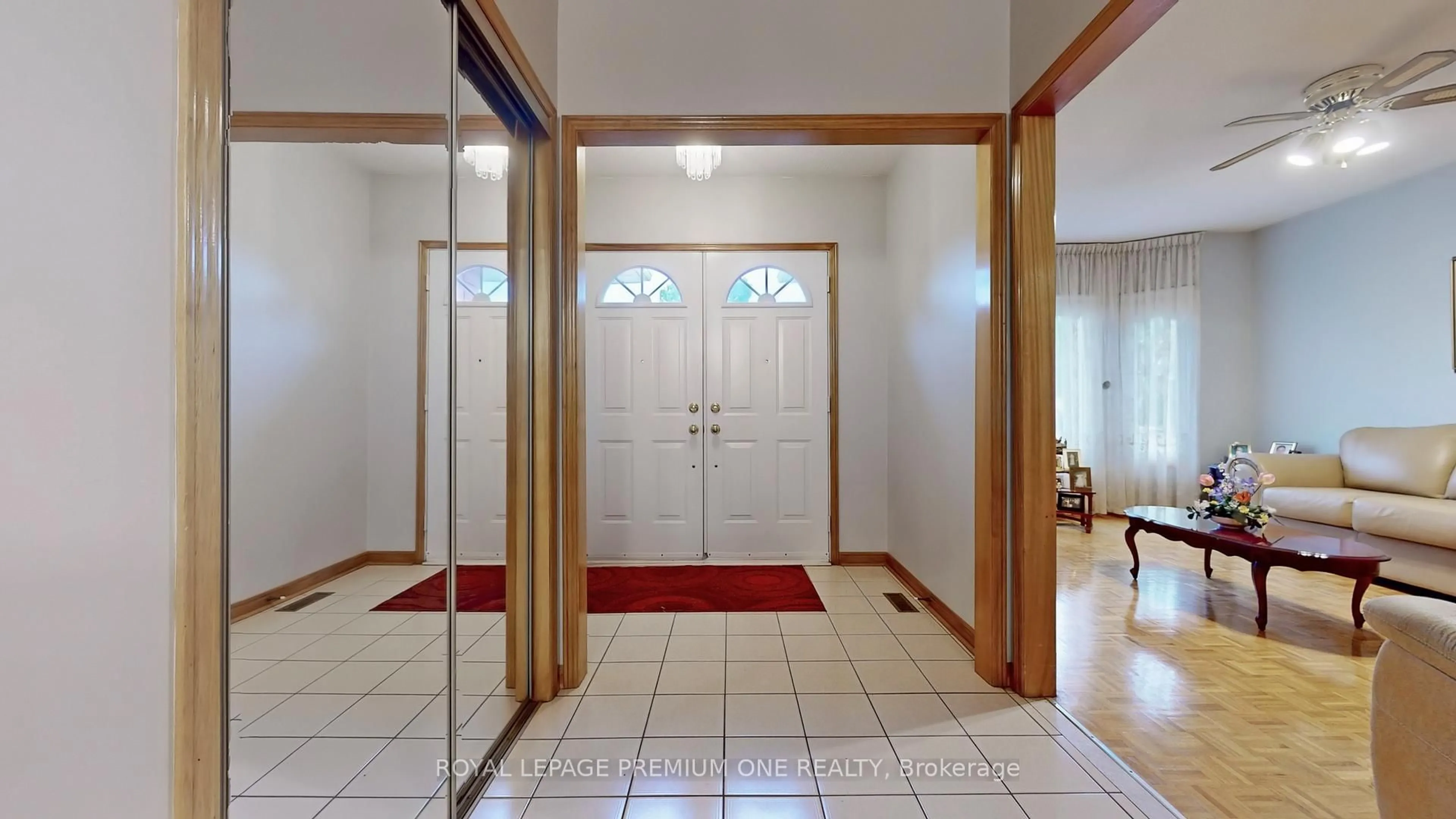 Indoor foyer for 137 Findhorn Cres, Vaughan Ontario L6A 1M3