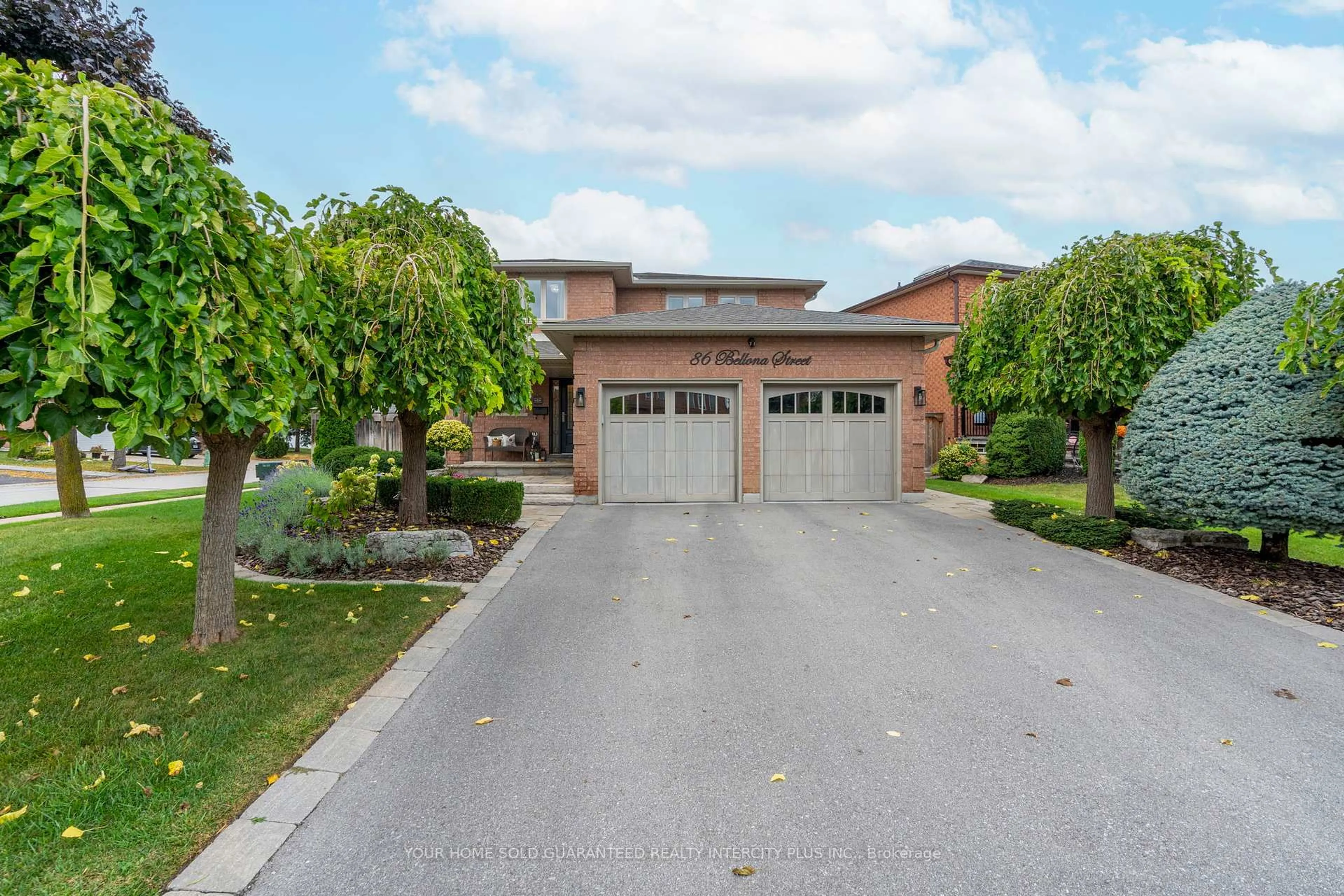 A pic from outside/outdoor area/front of a property/back of a property/a pic from drone, street for 86 Bellona St, Vaughan Ontario L4L 6R6