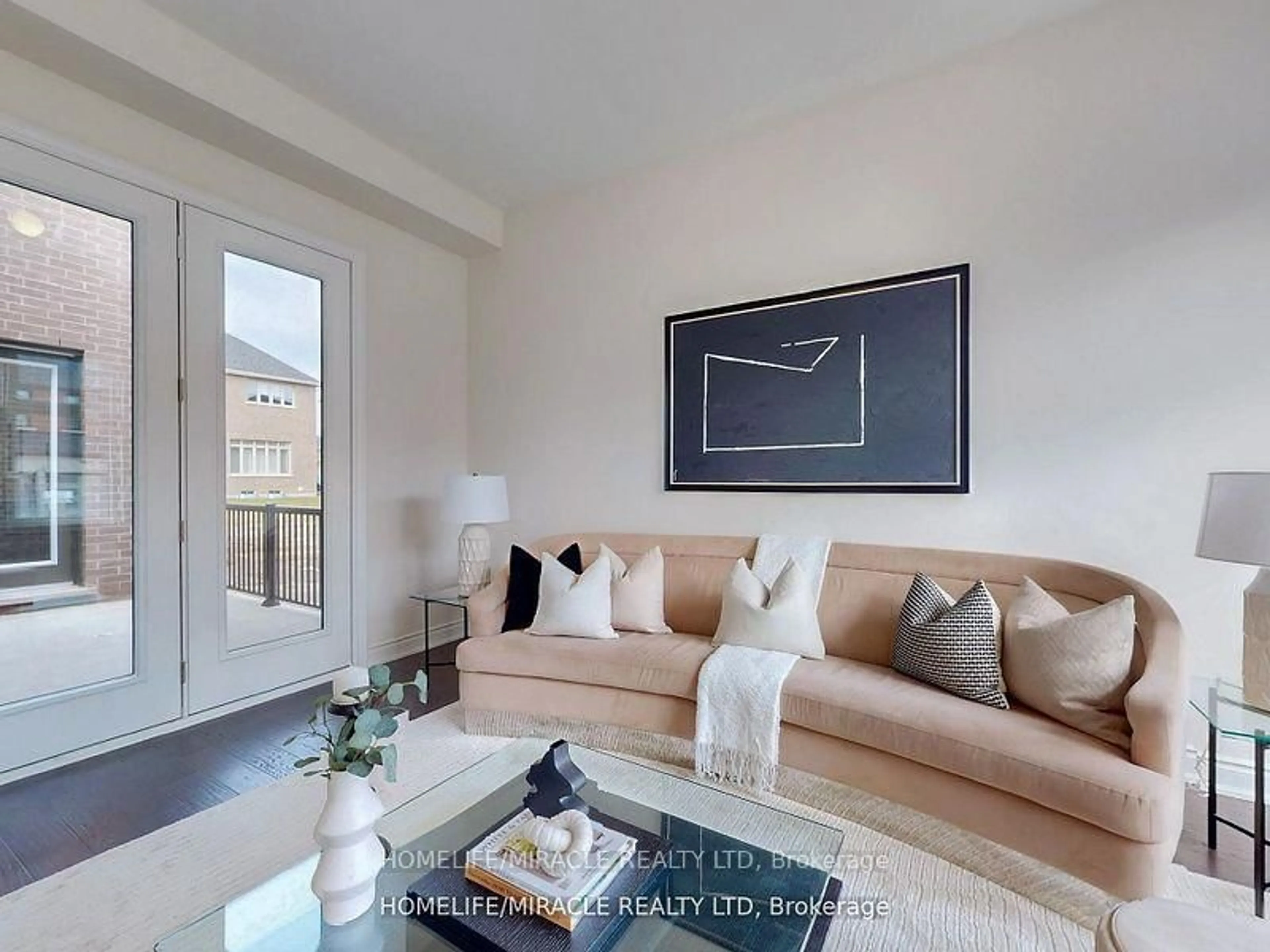 Living room with furniture, unknown for 25 Joiner Circ, Whitchurch-Stouffville Ontario L4A 4W9