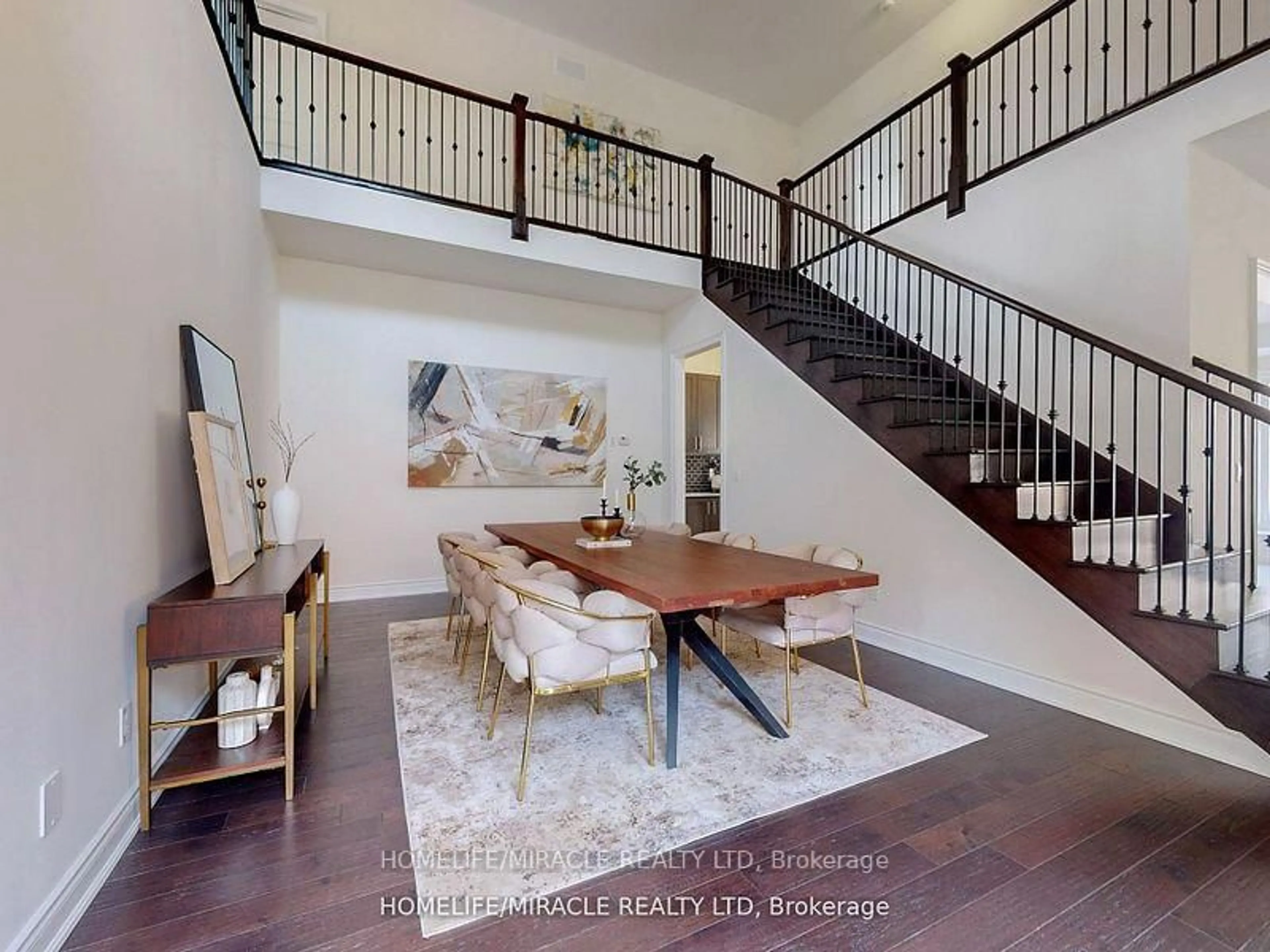 Indoor entryway for 25 Joiner Circ, Whitchurch-Stouffville Ontario L4A 4W9