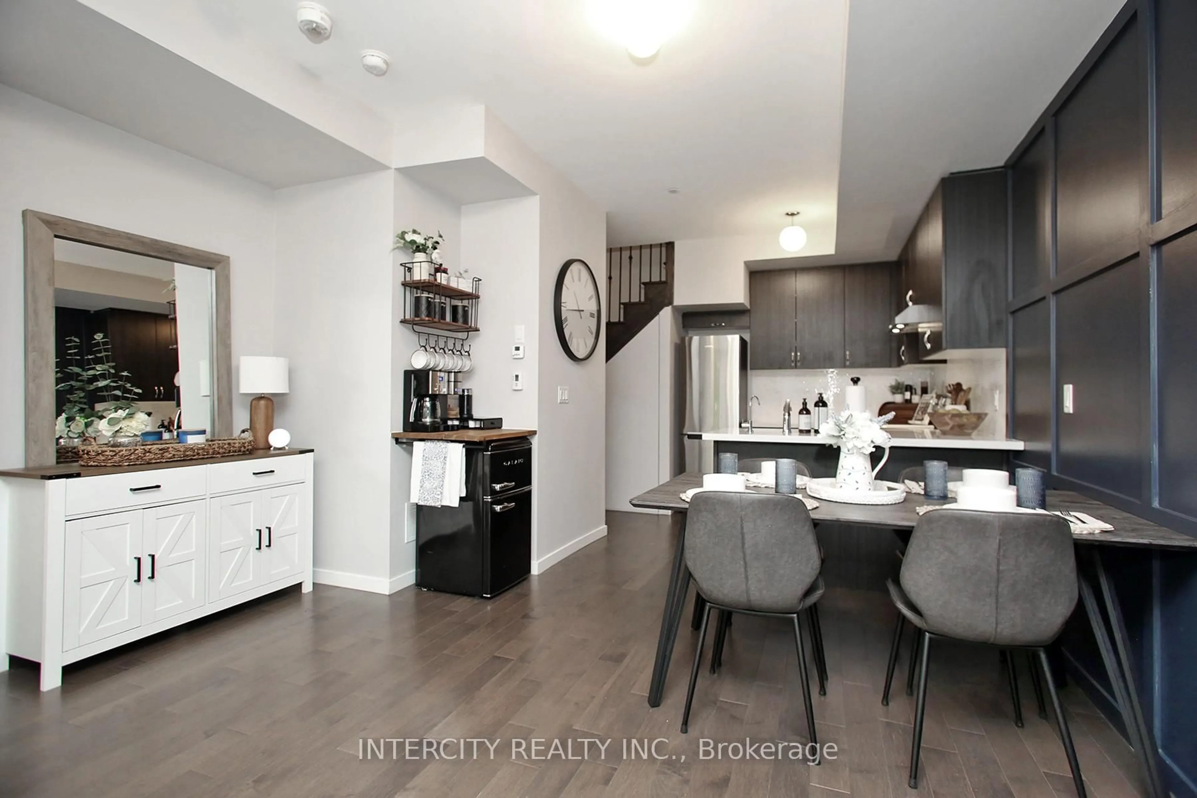 Open concept kitchen, unknown for 300 Alex Gardner Circ #45, Aurora Ontario L4G 3G5