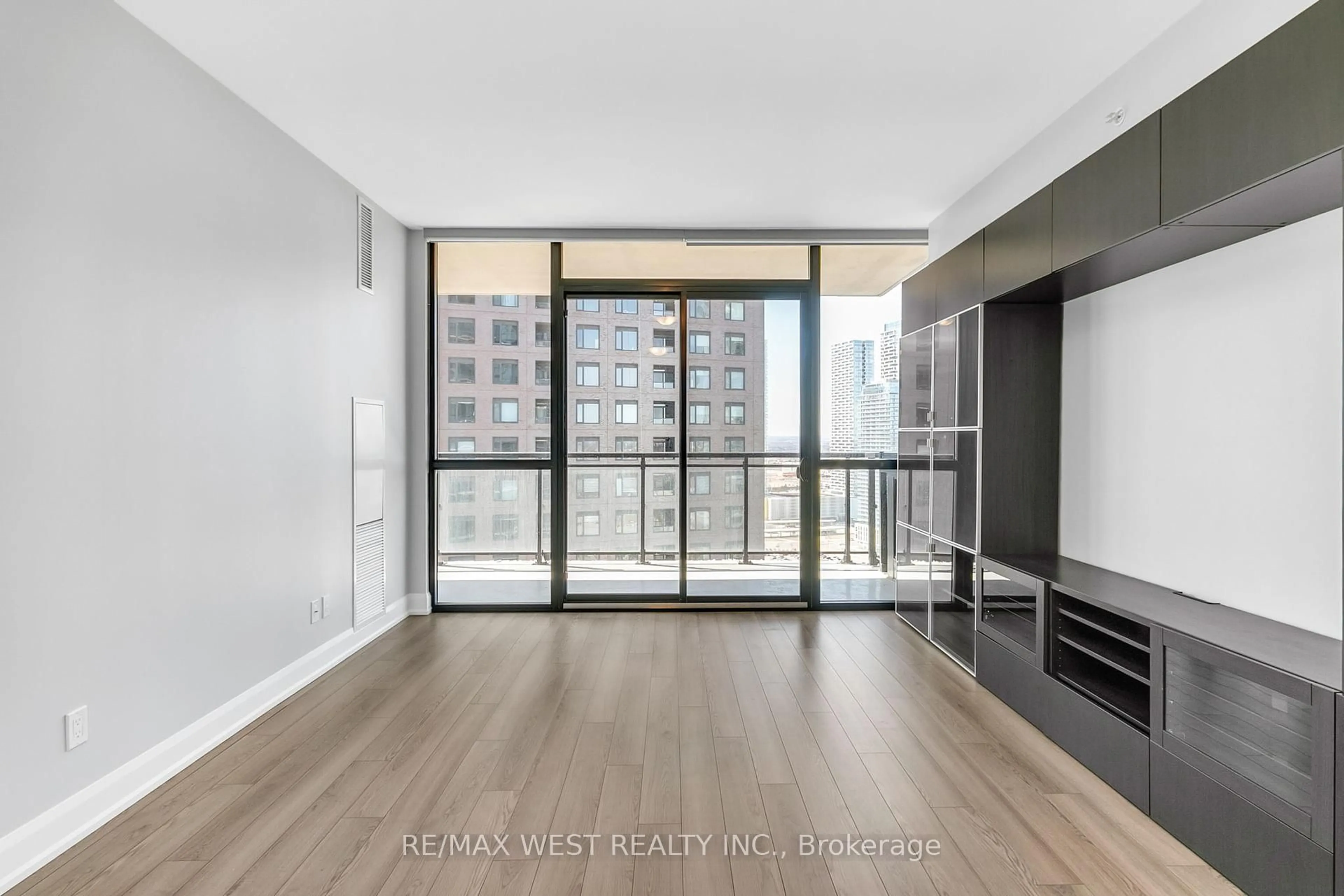 A pic of a room for 2910 Highway 7 N/A #2605, Vaughan Ontario L4K 0H8