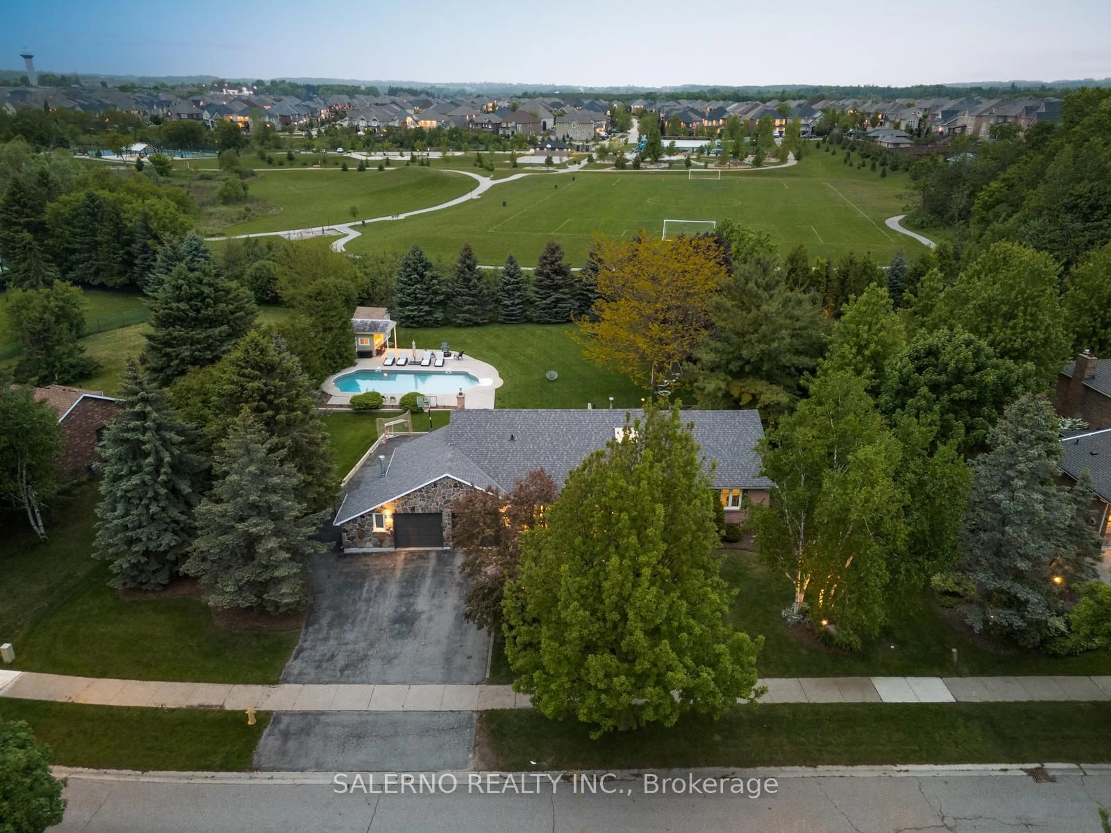 A pic from outside/outdoor area/front of a property/back of a property/a pic from drone, unknown for 48 Goodfellow Cres, King Ontario L0G 1N0