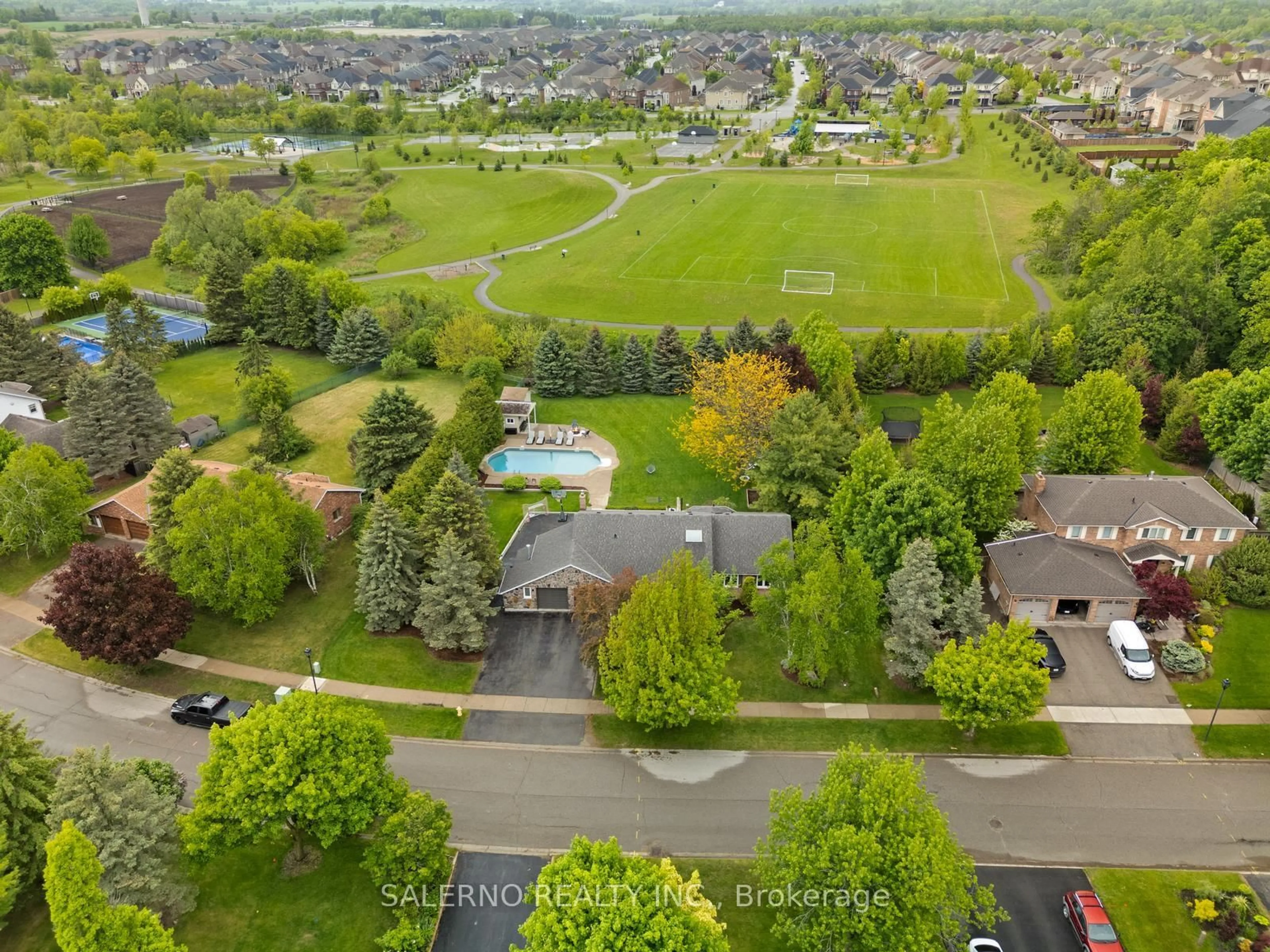 A pic from outside/outdoor area/front of a property/back of a property/a pic from drone, unknown for 48 Goodfellow Cres, King Ontario L0G 1N0