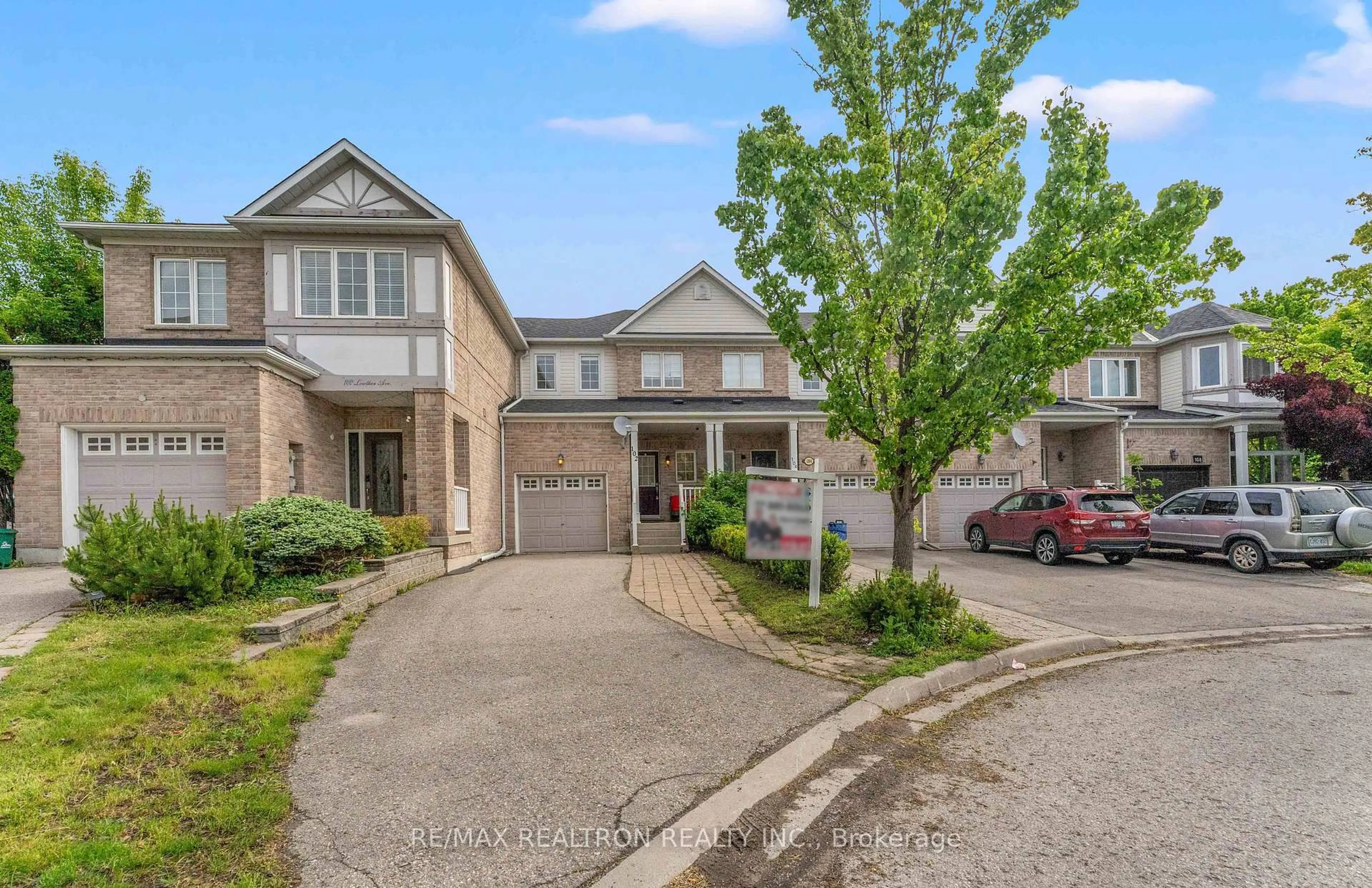 A pic from outside/outdoor area/front of a property/back of a property/a pic from drone, street for 102 Lowther Ave, Richmond Hill Ontario L4E 4P3