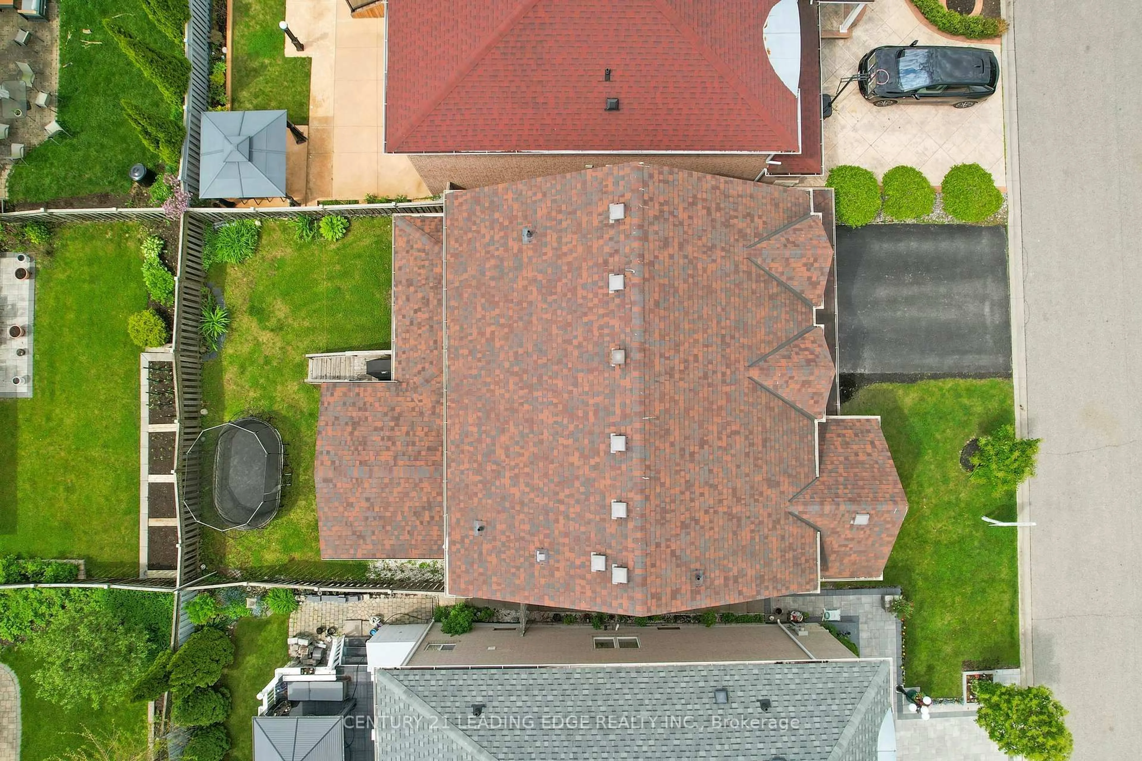 A pic from outside/outdoor area/front of a property/back of a property/a pic from drone, street for 74 Littleleaf Cres, Markham Ontario L3S 4G1