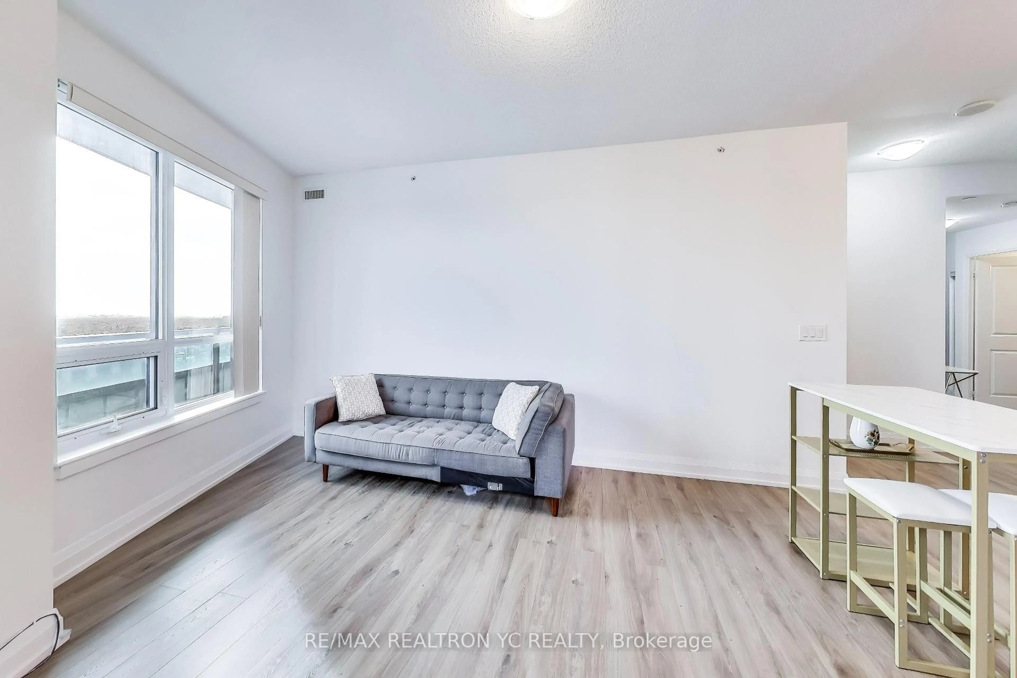Living room with furniture, unknown for 7161 Yonge St #2031, Markham Ontario L3T 0C8