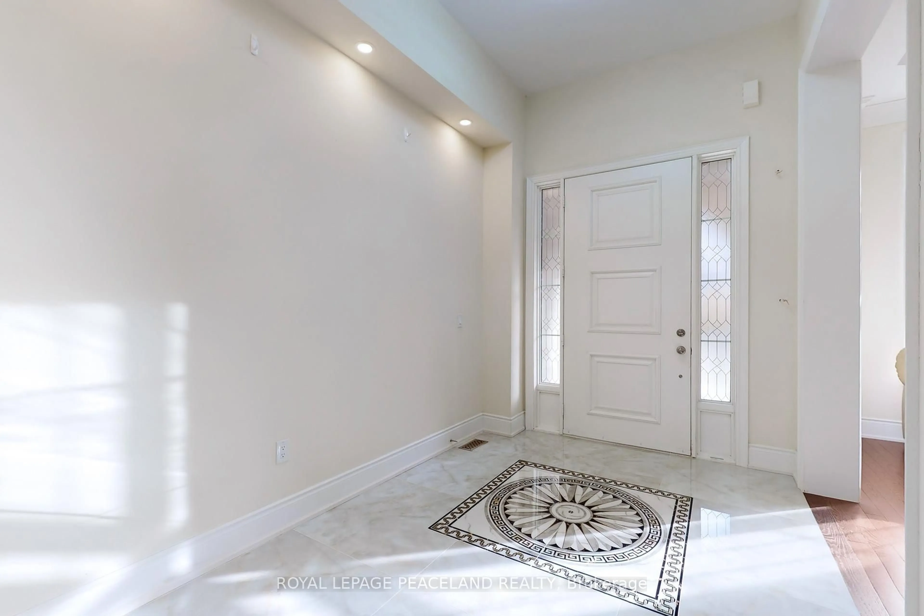 Indoor entryway for 20 Rolling Green Crt, Vaughan Ontario L4H 4K7