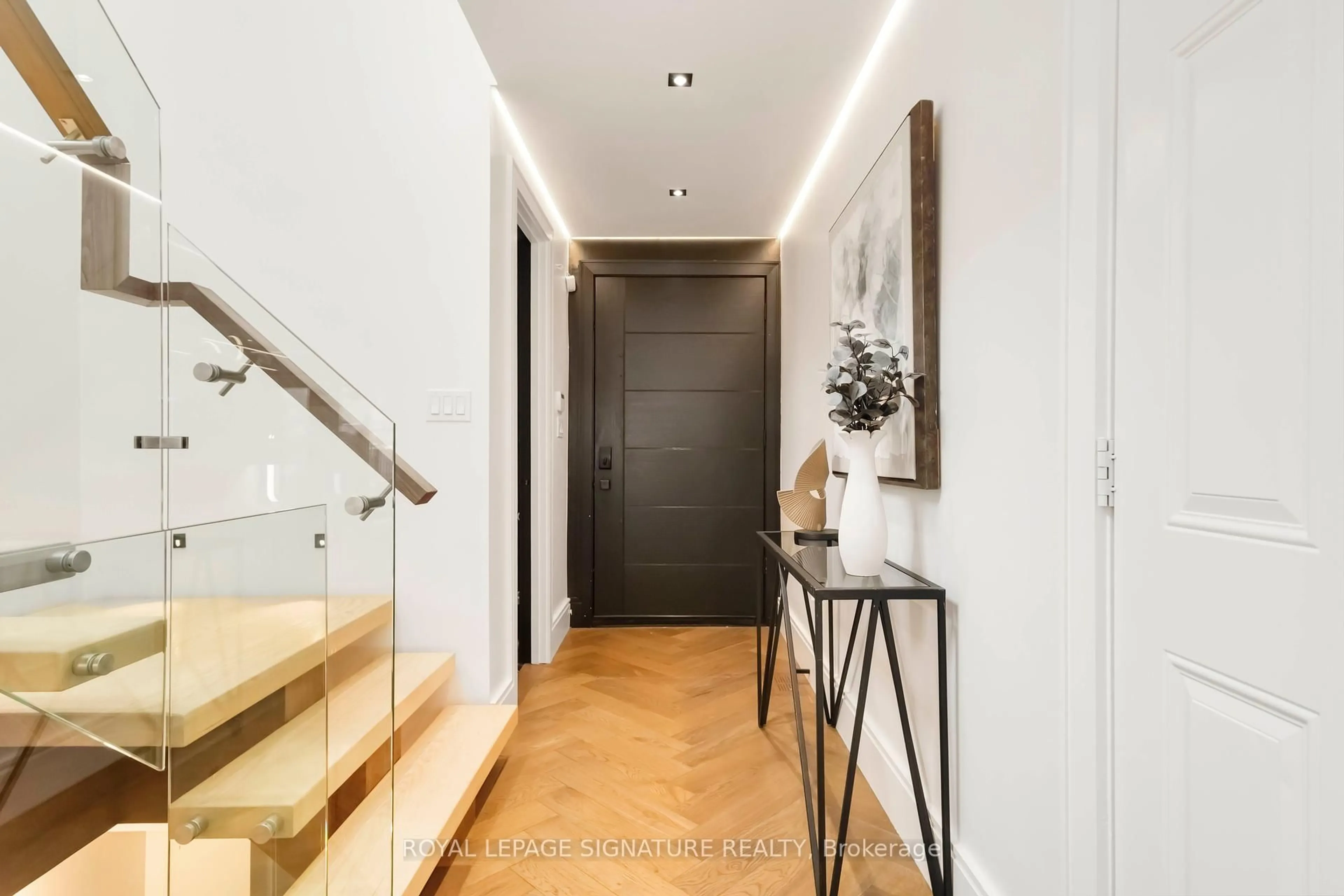 Indoor foyer for 34 Weir St, Bradford West Gwillimbury Ontario L3Z 0K6