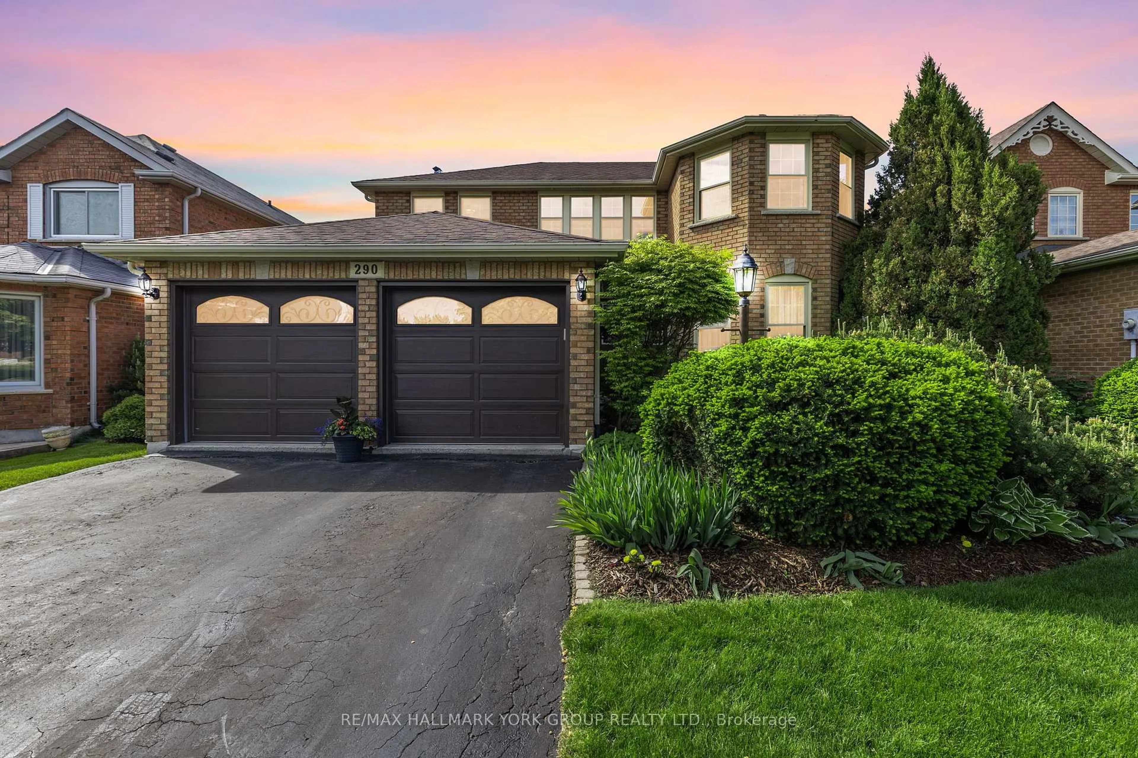 Home with brick exterior material, street for 290 Alex Doner Dr, Newmarket Ontario L3X 1G6