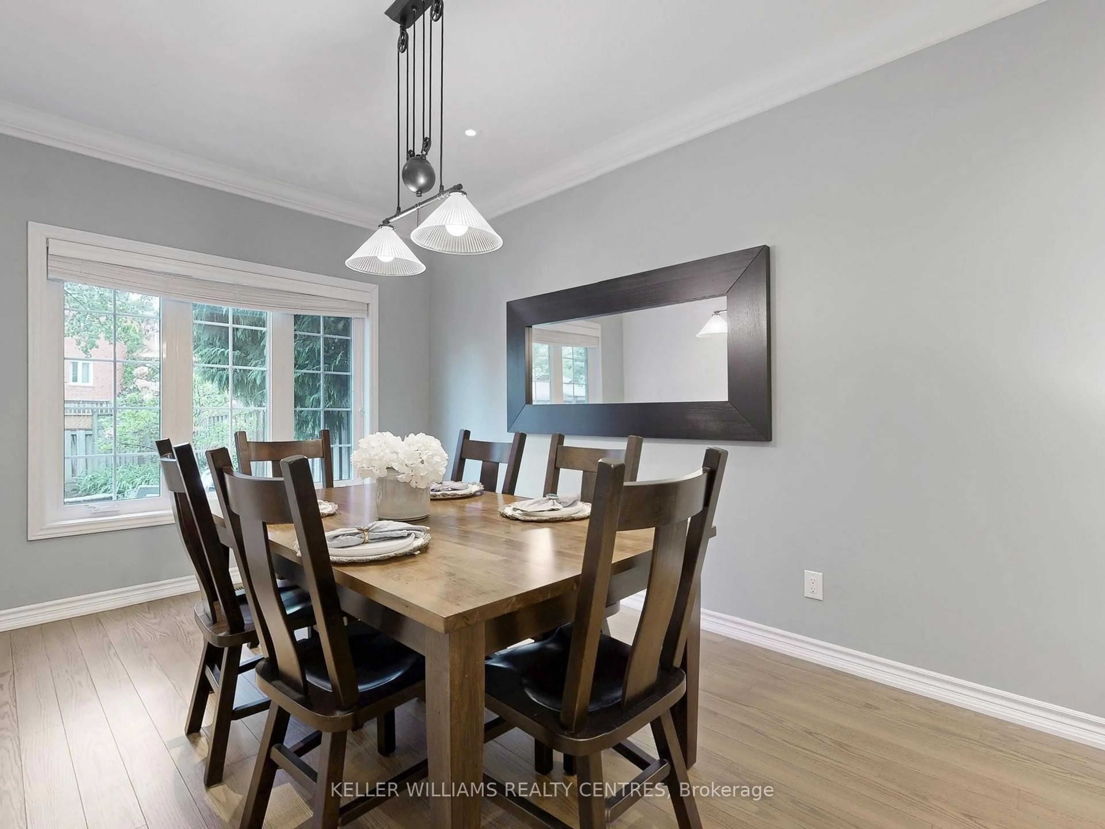 Dining room, wood/laminate floor for 252 Denise Circ, Newmarket Ontario L3X 2J9