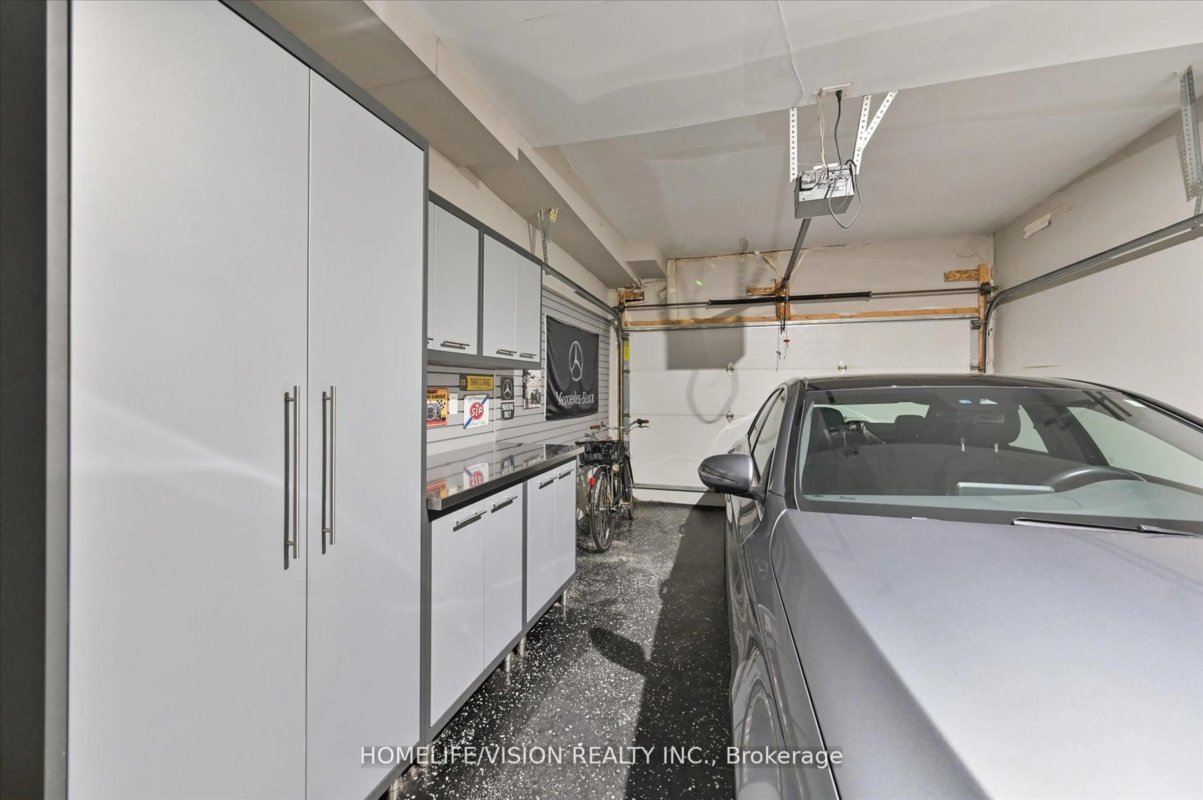 Indoor garage for 2 Agar Lane, Vaughan Ontario L4L 2A7