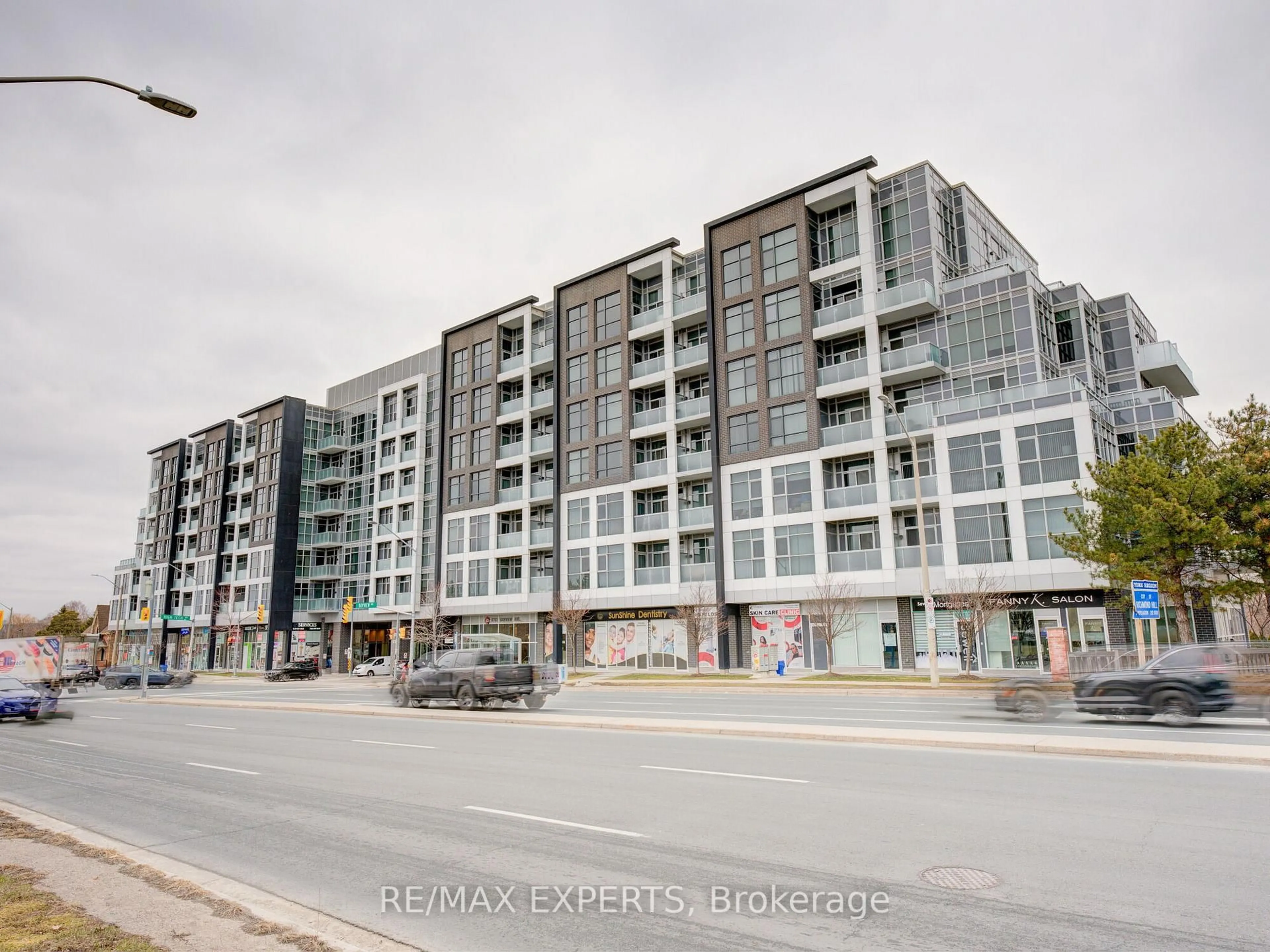 Blurry image for 8763 Bayview Ave #231, Richmond Hill Ontario L4B 3V1