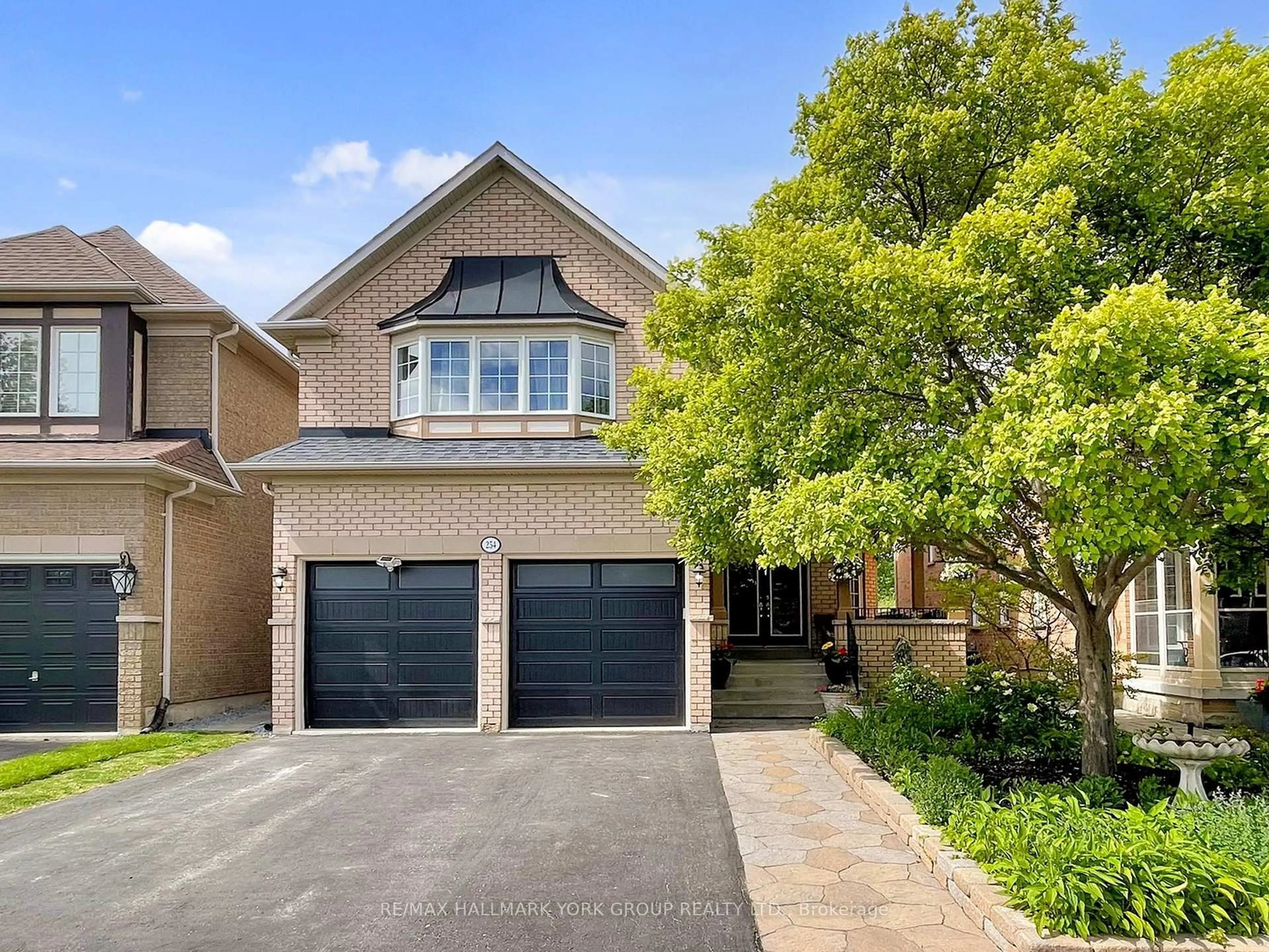 Home with brick exterior material, street for 254 Tower Hill Rd, Richmond Hill Ontario L4E 4K8