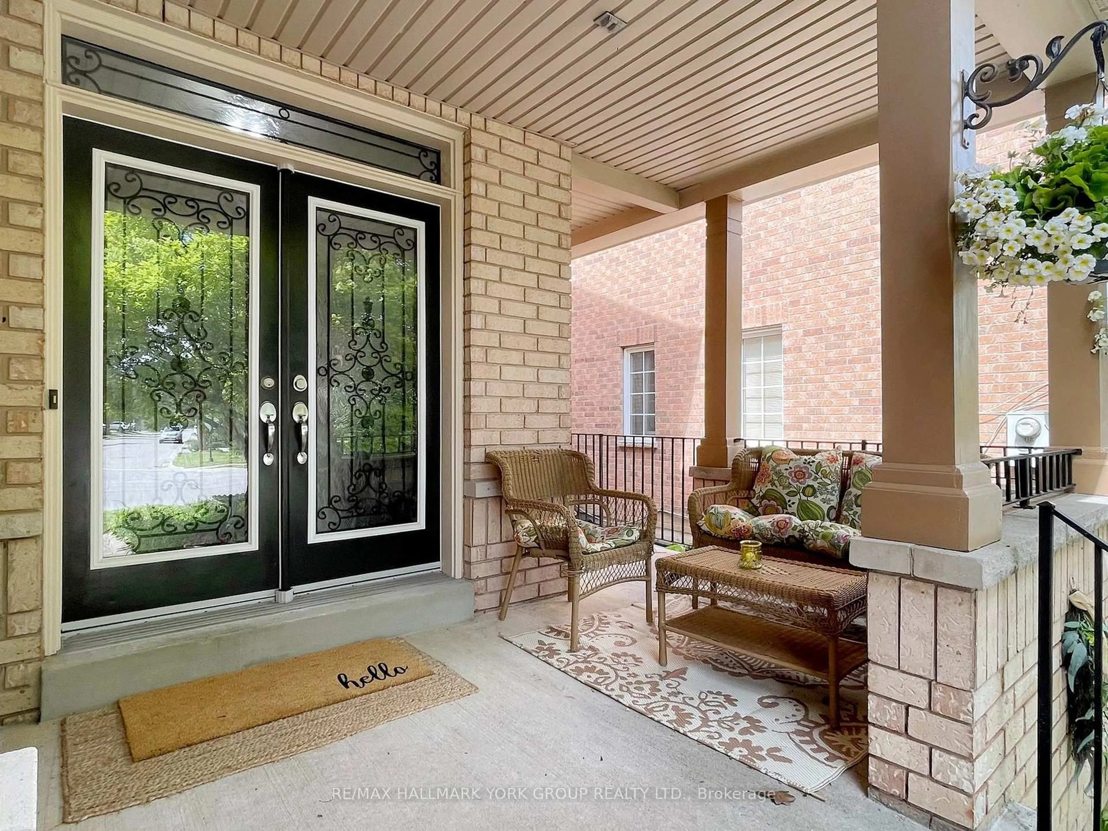 Indoor entryway for 254 Tower Hill Rd, Richmond Hill Ontario L4E 4K8
