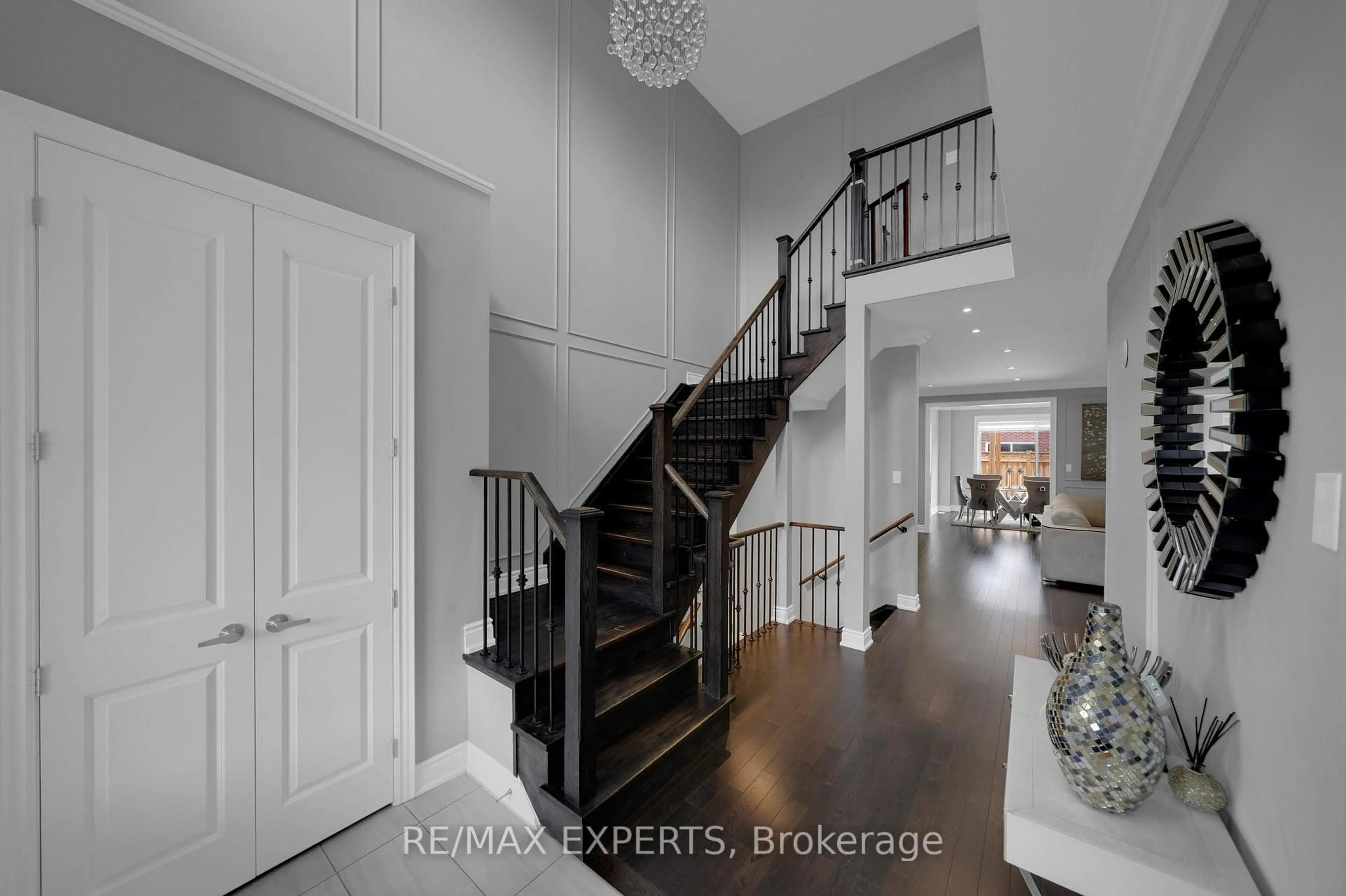 Indoor entryway for 86 Holt Dr, New Tecumseth Ontario L9R 0R2