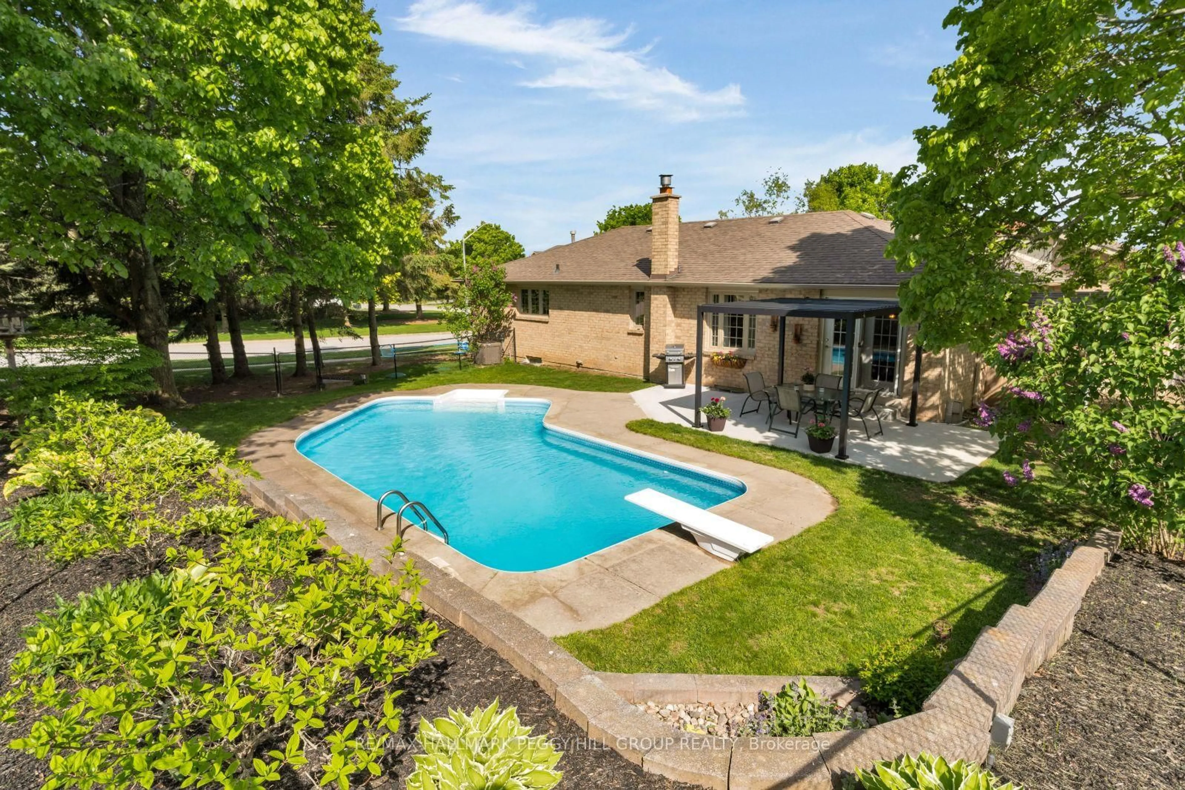 Pool for 2235 Meadowland St, Innisfil Ontario L0L 1K0